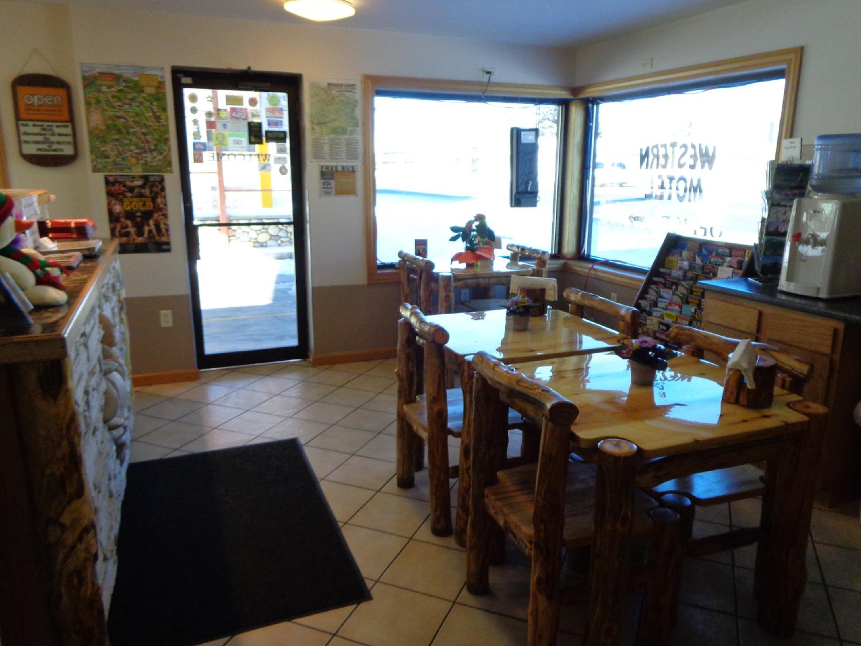 Gunnison Vacations - Western Motel - Property Image 43