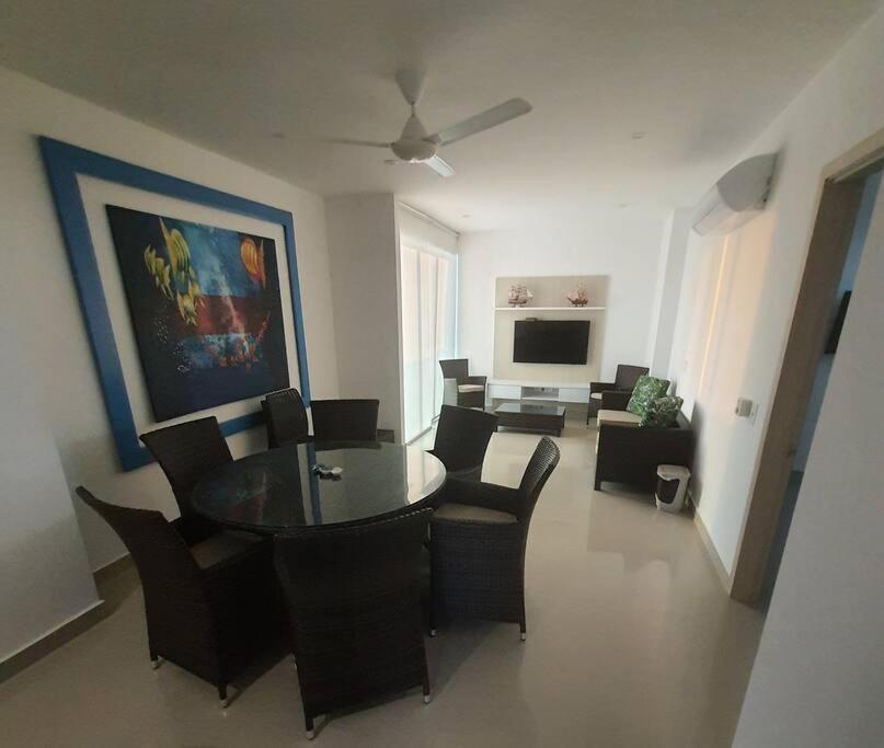 Hermoso apartamento con piscina frente al mar - Primera Ensenada