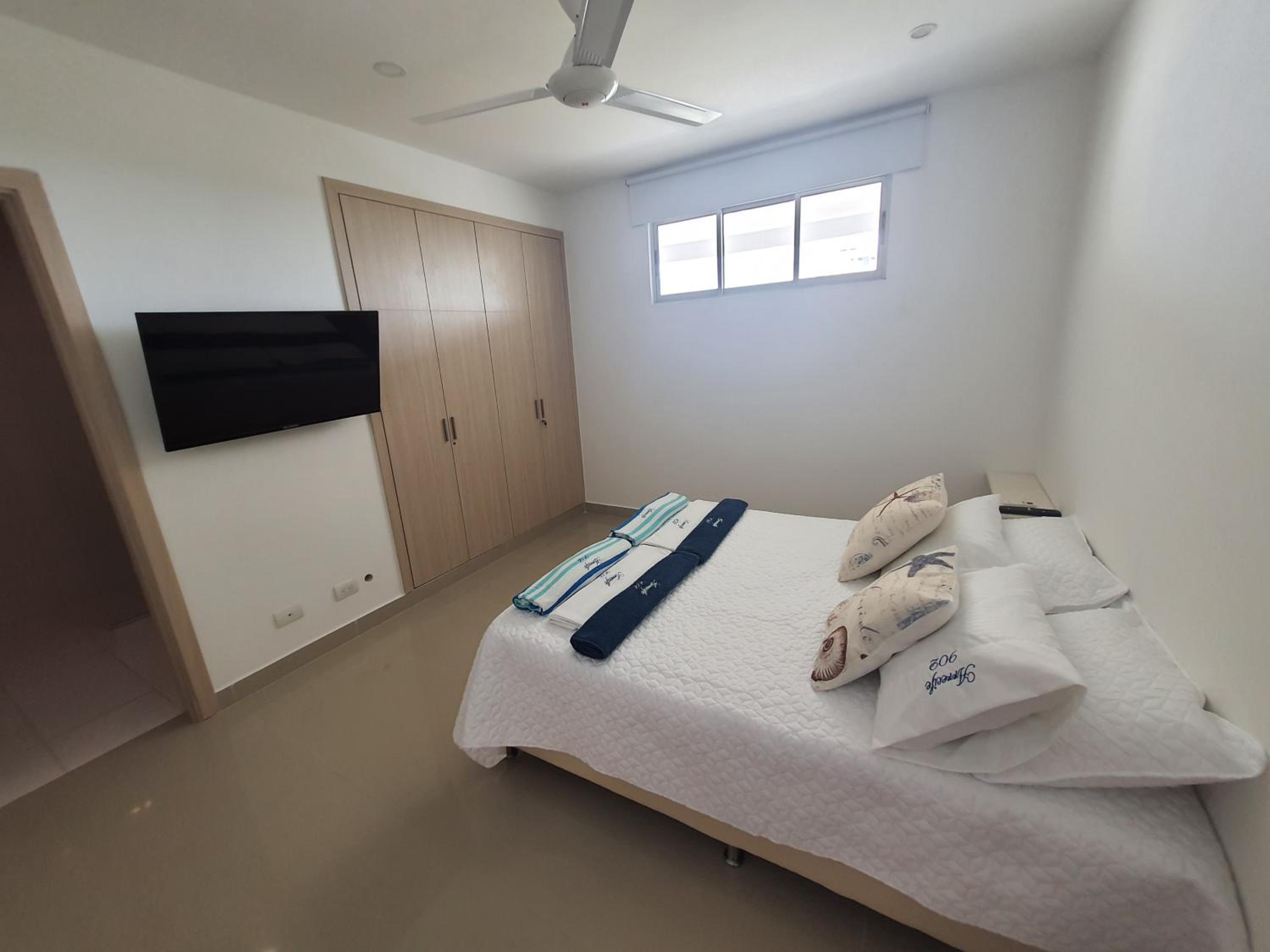 Hermoso apartamento con piscina frente al mar - Primera Ensenada