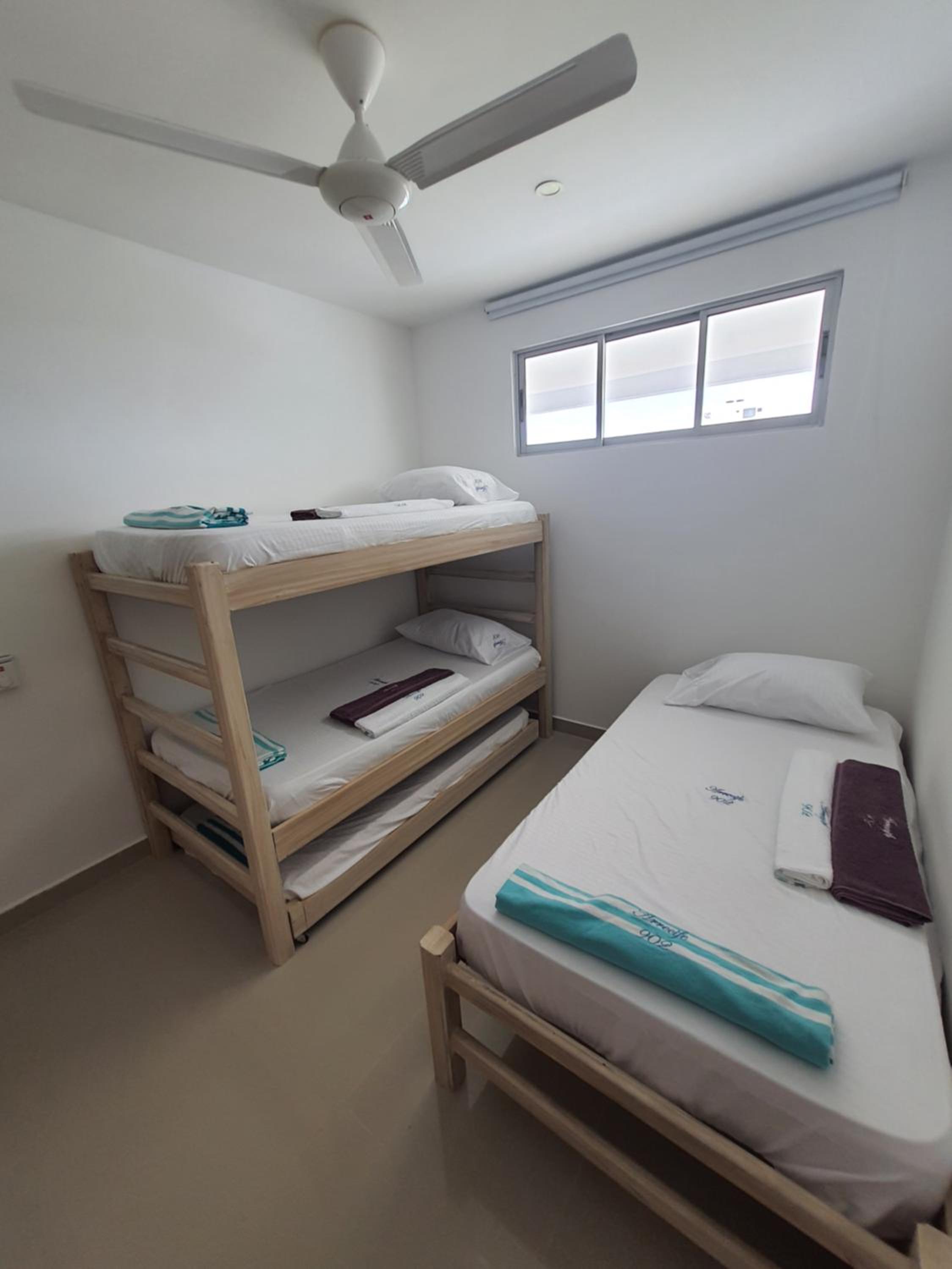 Hermoso apartamento con piscina frente al mar - Primera Ensenada
