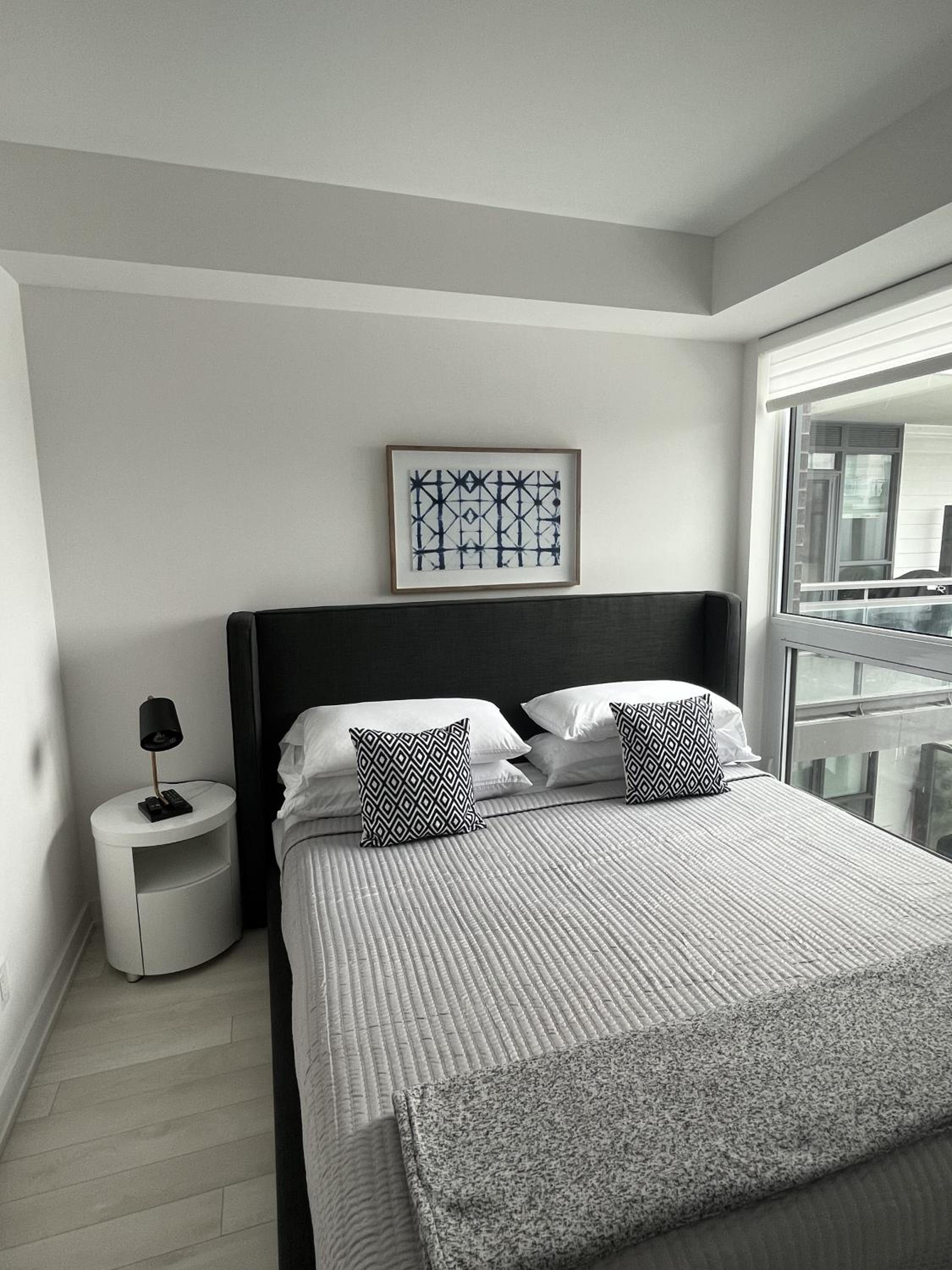Stunning Stayz Luxury 2 King Suite at Friday Harbour Resort Marina Walk & Parking