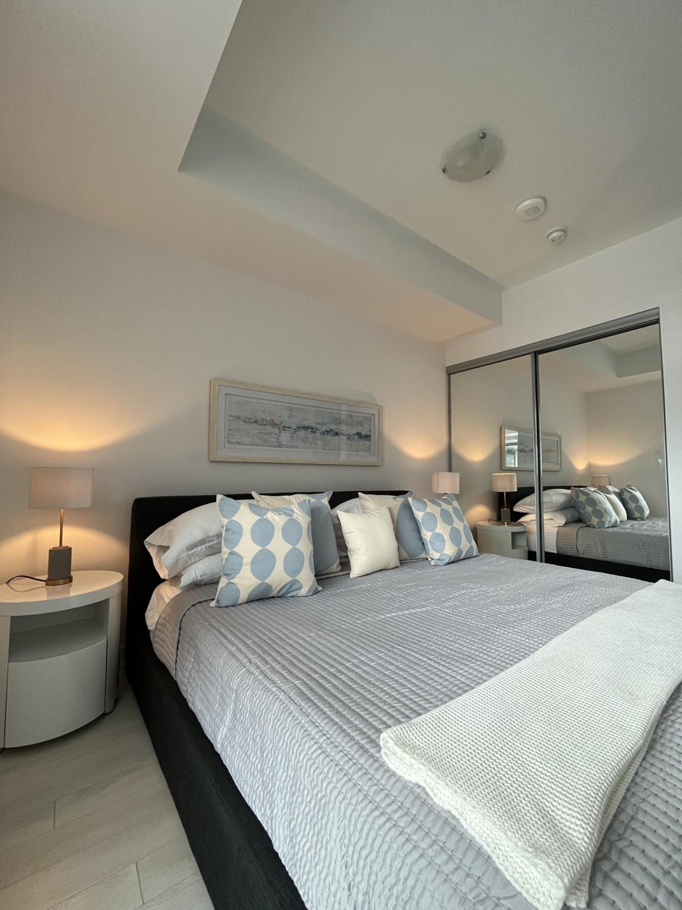 Stunning Stayz Luxury 2 King Suite at Friday Harbour Resort Marina Walk & Parking