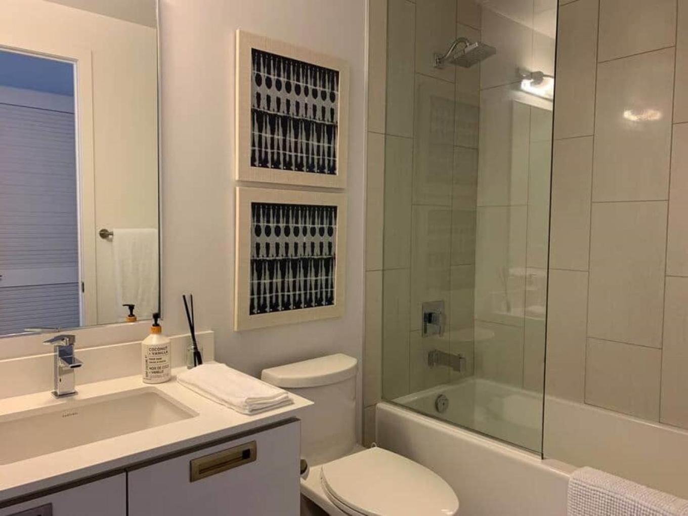 Stunning Stayz Luxury 2 King Suite at Friday Harbour Resort Marina Walk & Parking
