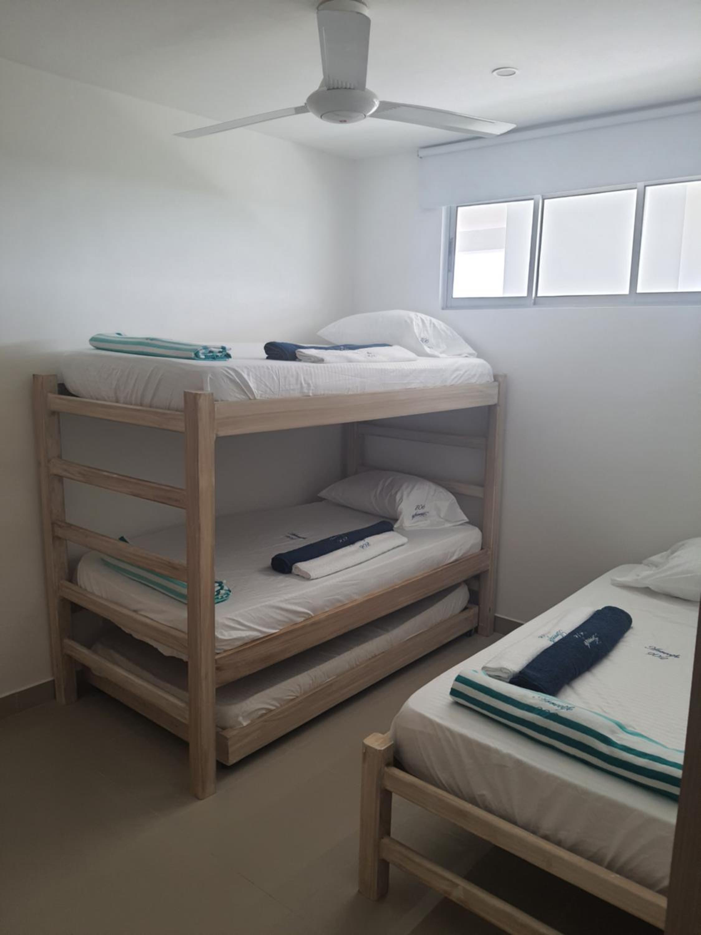 Hermoso apartamento con piscina frente al mar - Primera Ensenada