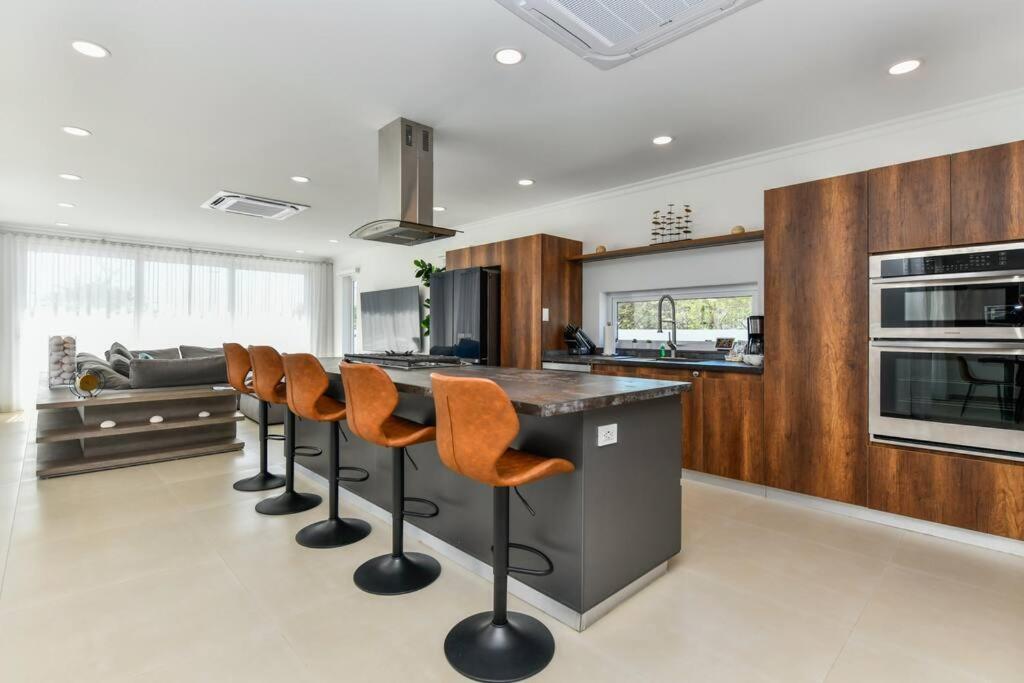 New 5BR 3BA Villa Biba Dushi 3-min EAGLE BEACH