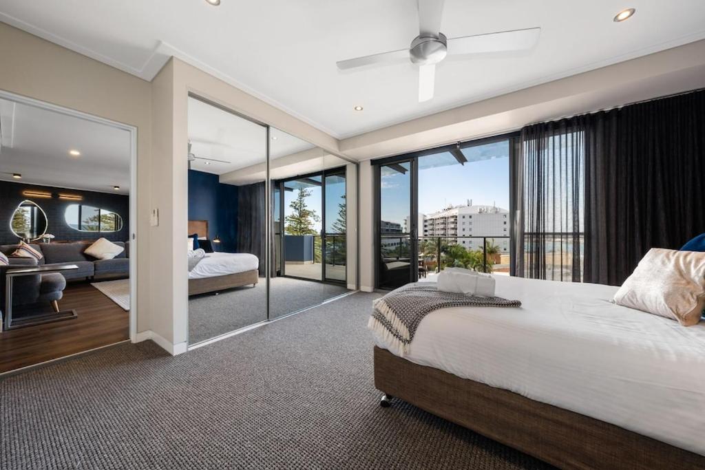 Ocean View Spacious Luxury 3 Bedroom, Pool, Central, Walk everywhere 6PM CHECKOUT