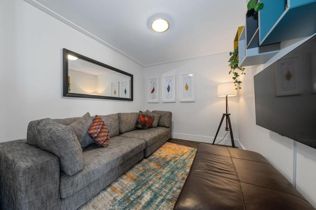 Ocean View Spacious Luxury 3 Bedroom, Pool, Central, Walk everywhere 6PM CHECKOUT