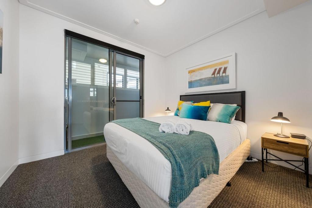 Ocean View Spacious Luxury 3 Bedroom, Pool, Central, Walk everywhere 6PM CHECKOUT