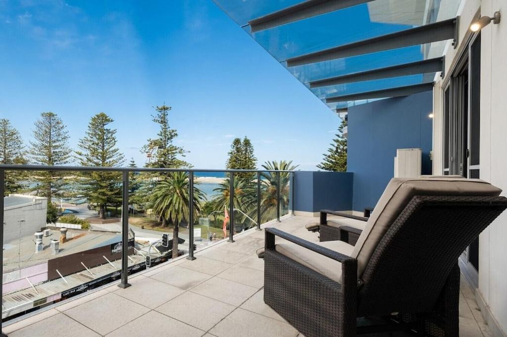 Ocean View Spacious Luxury 3 Bedroom, Pool, Central, Walk everywhere 6PM CHECKOUT