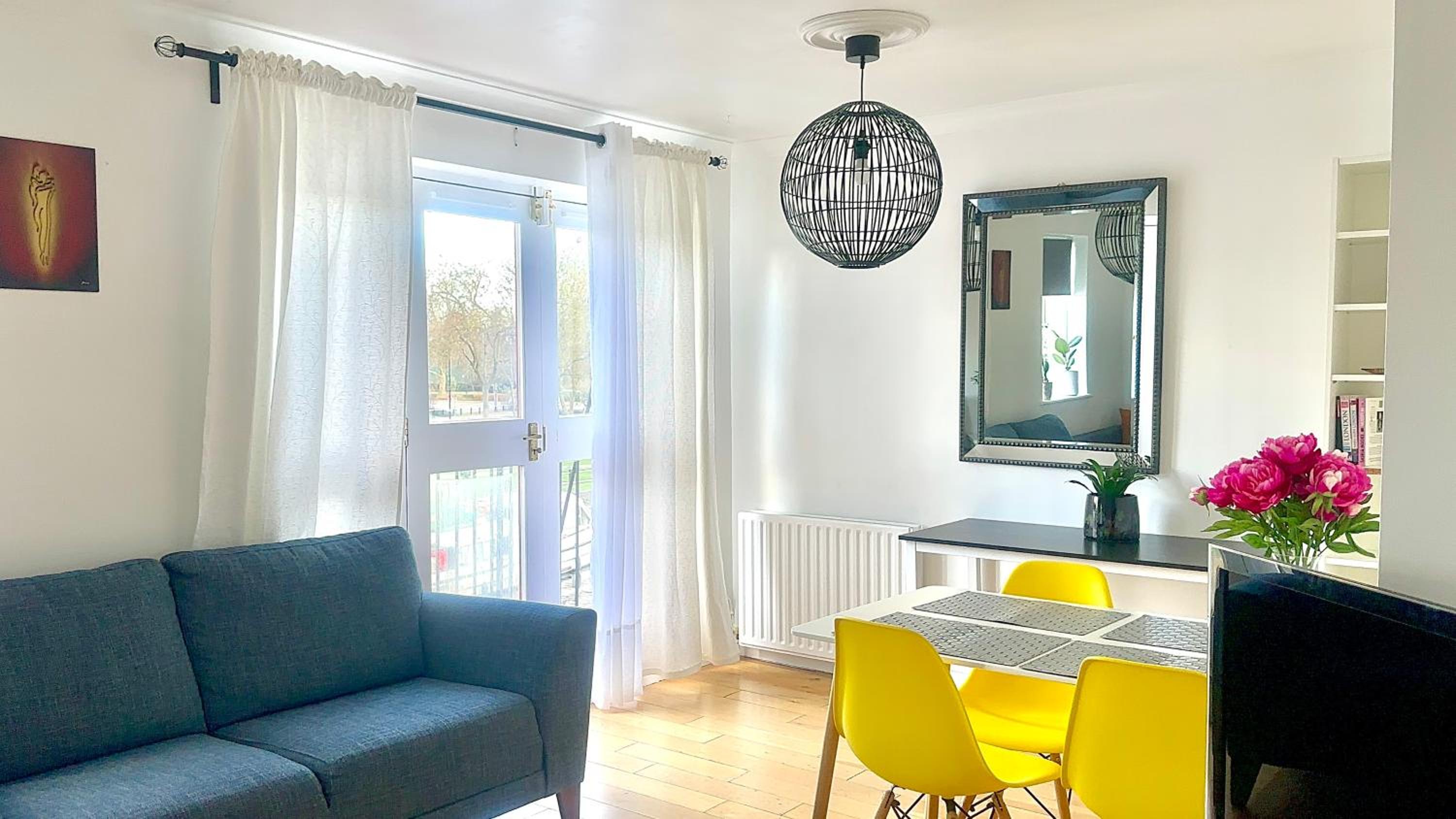 Amazing Location - City of London- 2 Bedroom Stunning Canal View House With Private Garden,Parking & Balcony