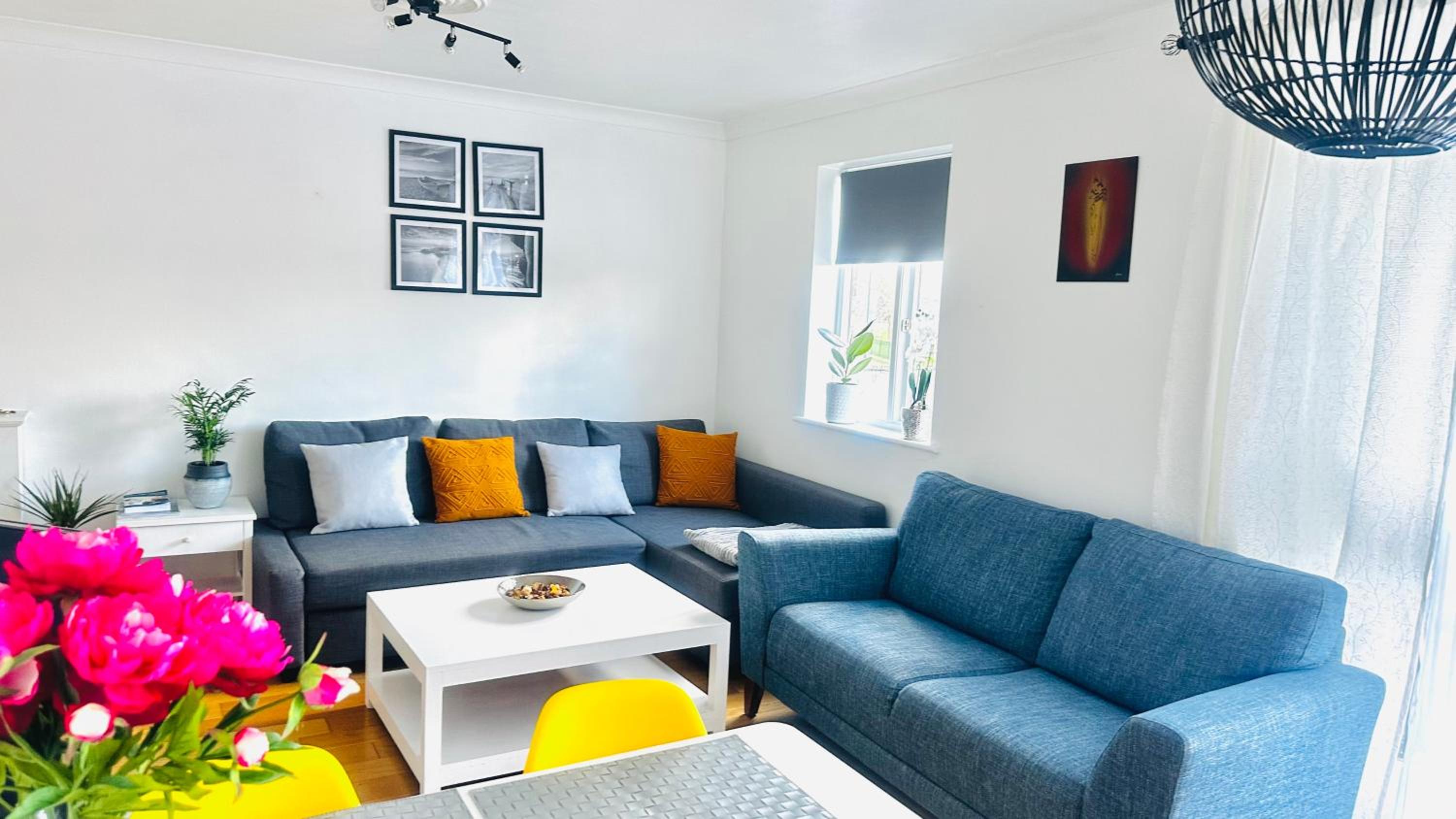 Amazing Location - City of London- 2 Bedroom Stunning Canal View House With Private Garden,Parking & Balcony