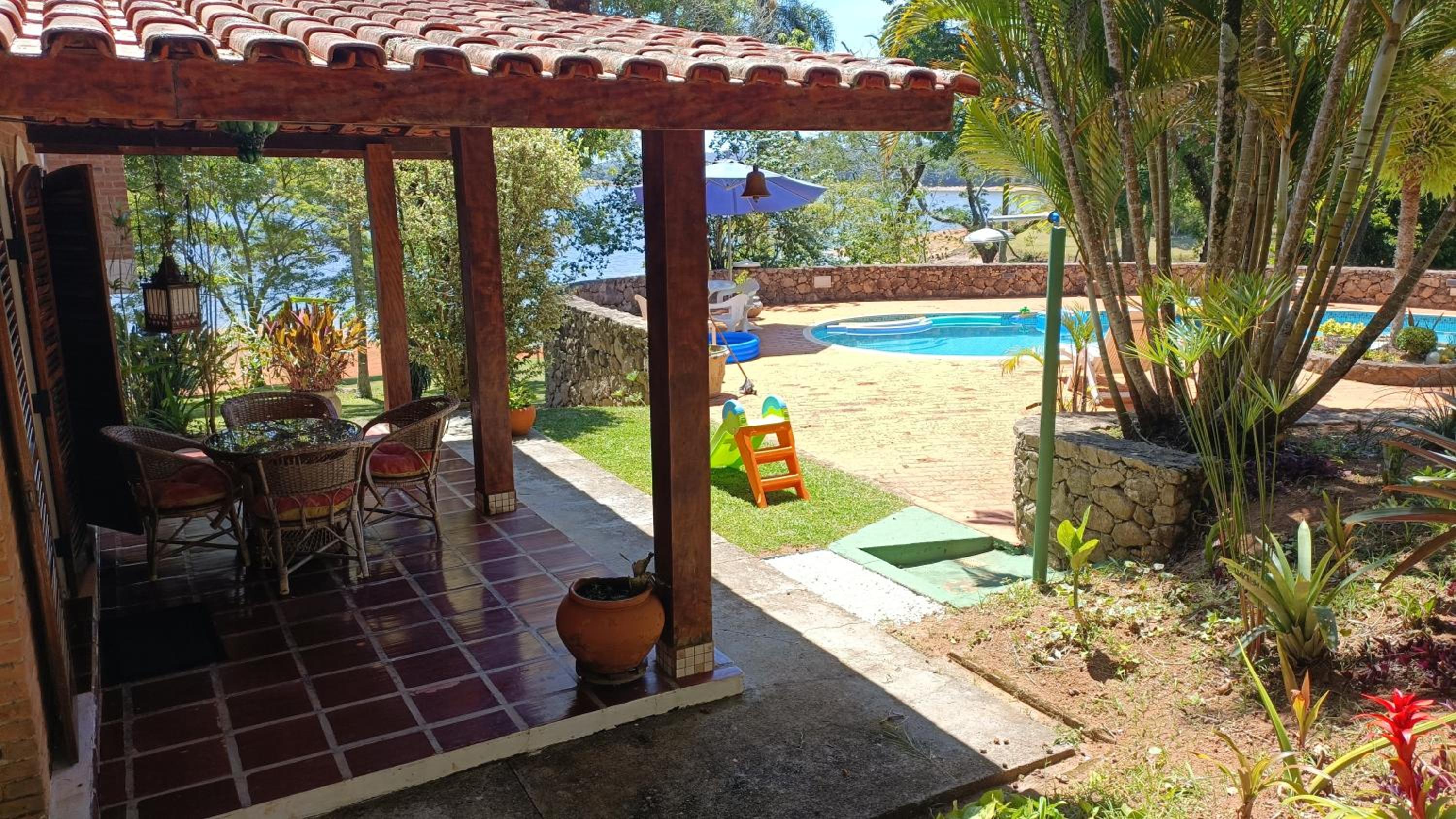 Casa de Campo em Ibiúna de frente para represa