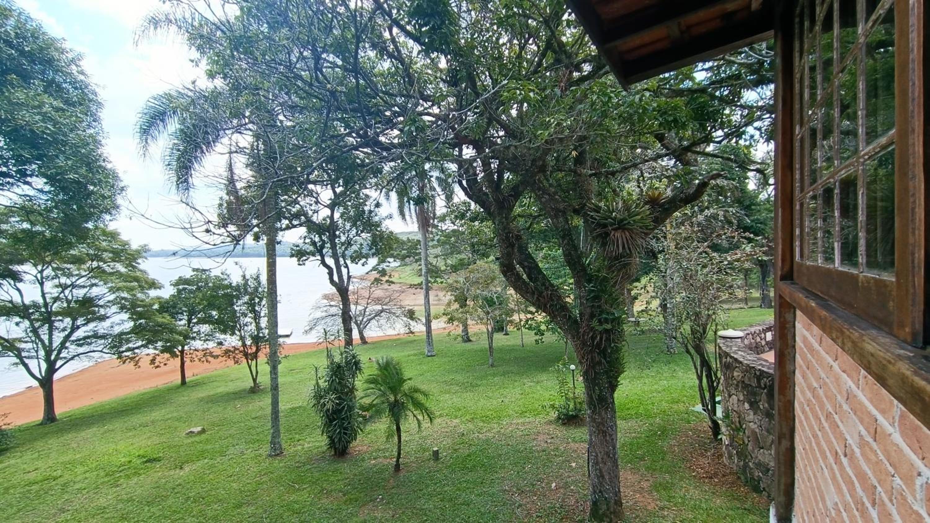 Casa de Campo em Ibiúna de frente para represa