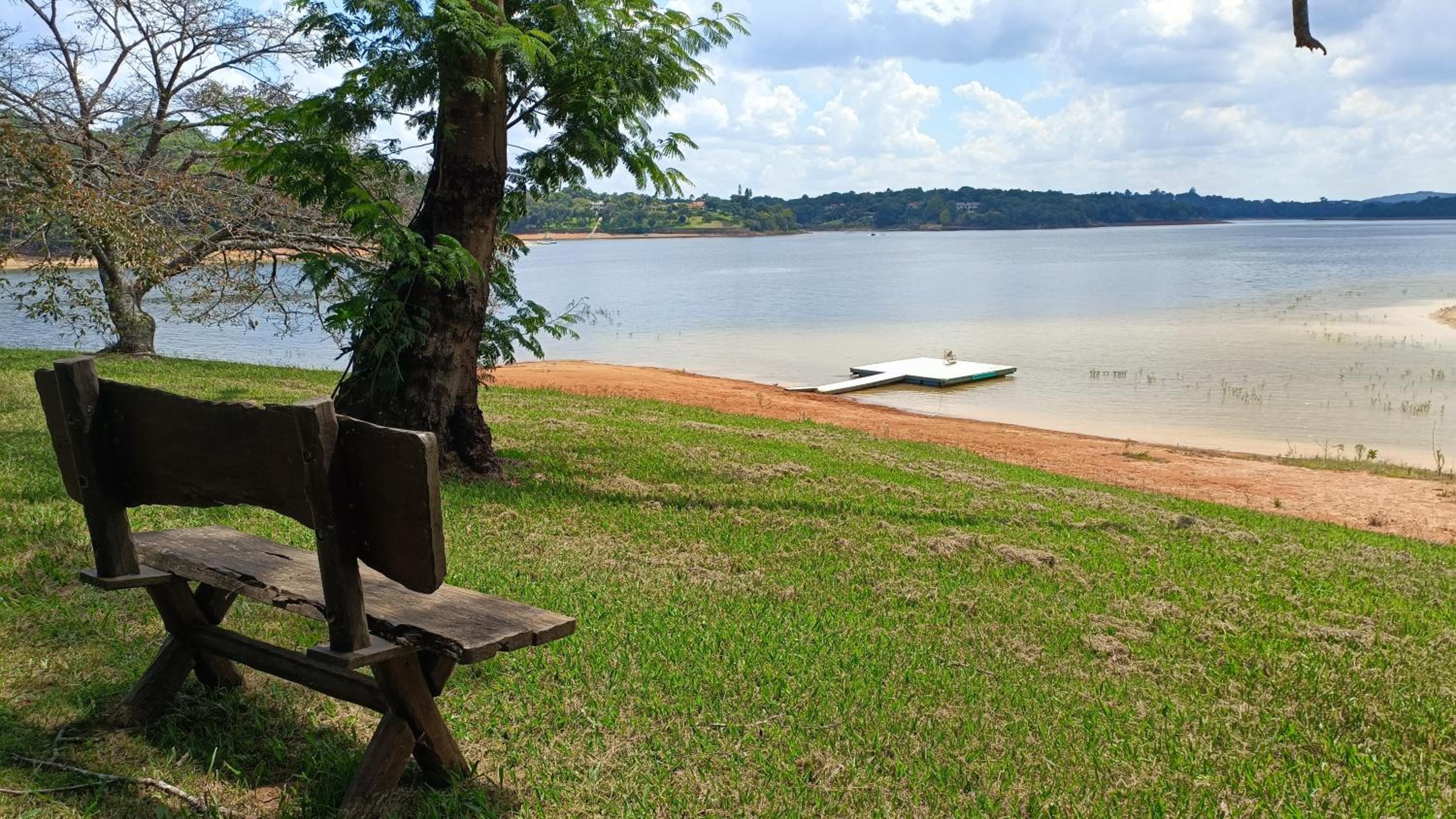 Casa de Campo em Ibiúna de frente para represa