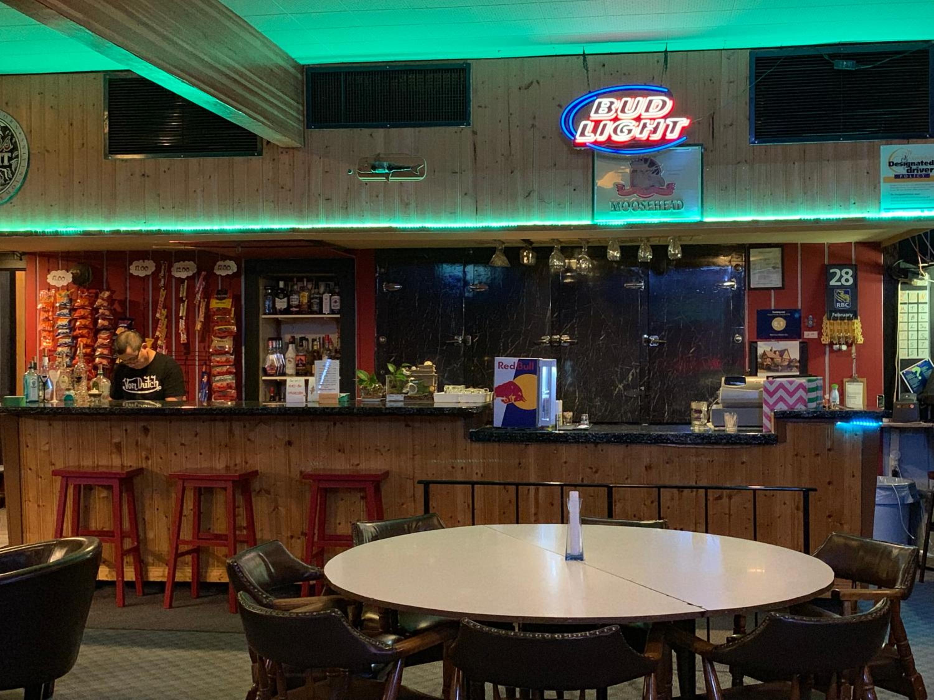 Manitou Motor Inn
