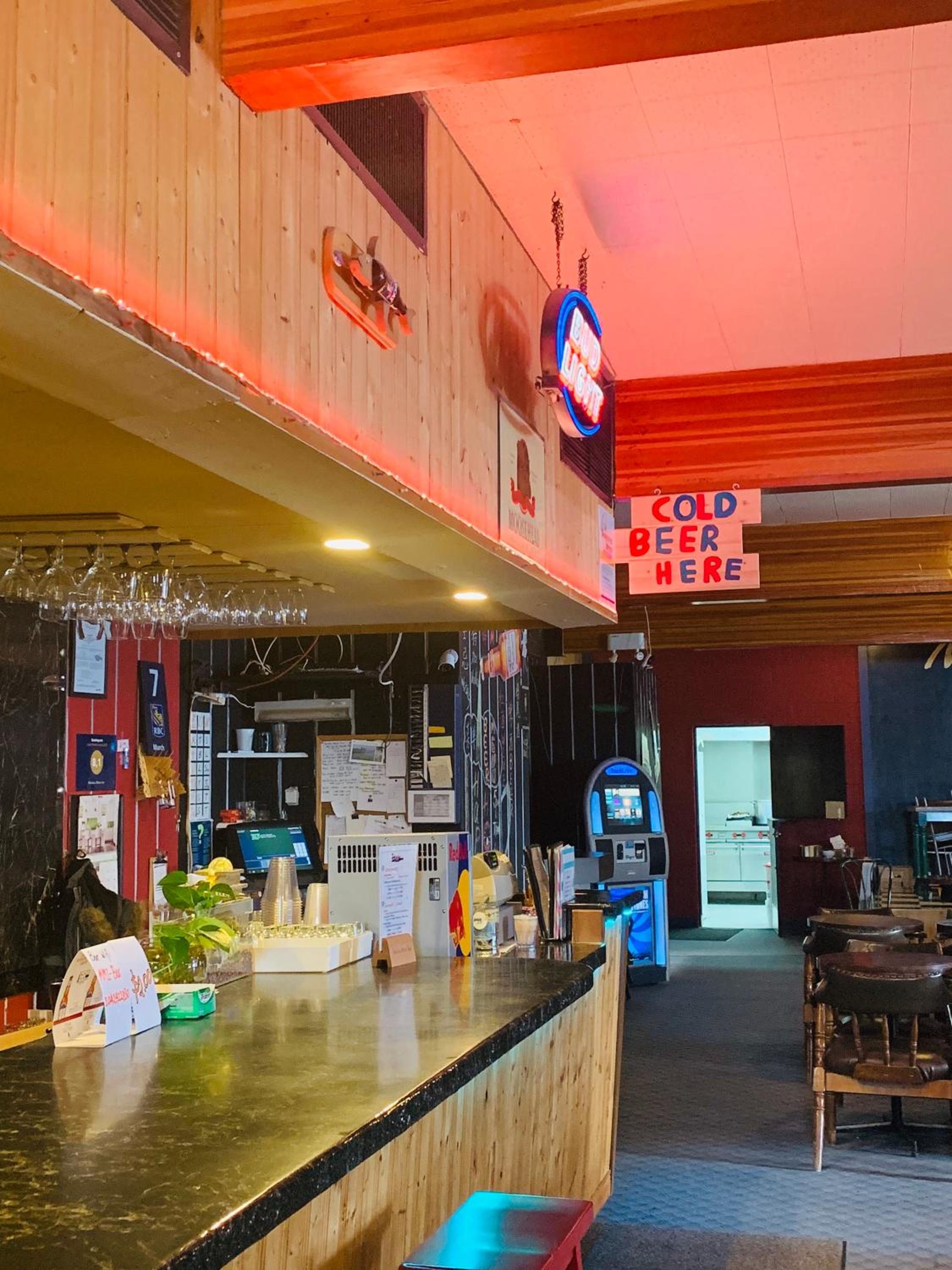 Manitou Motor Inn