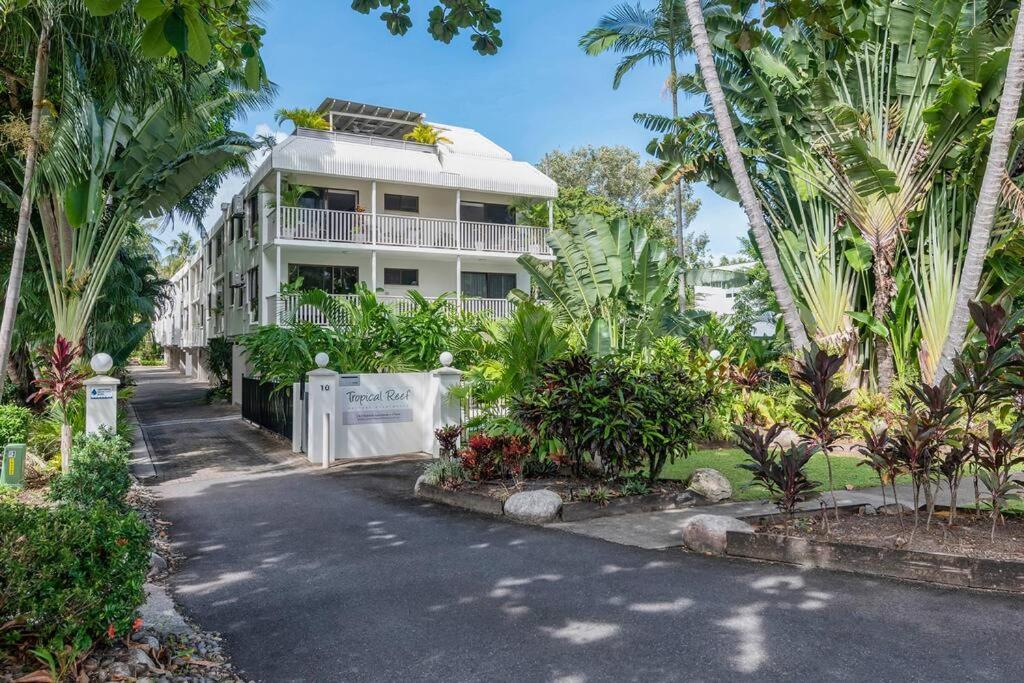 8 Tropical Reef - Right in town & near the beach