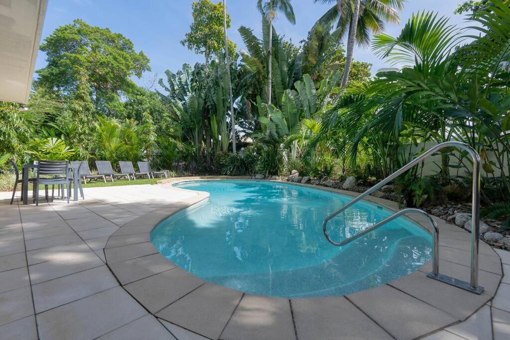 8 Tropical Reef - Right in town & near the beach