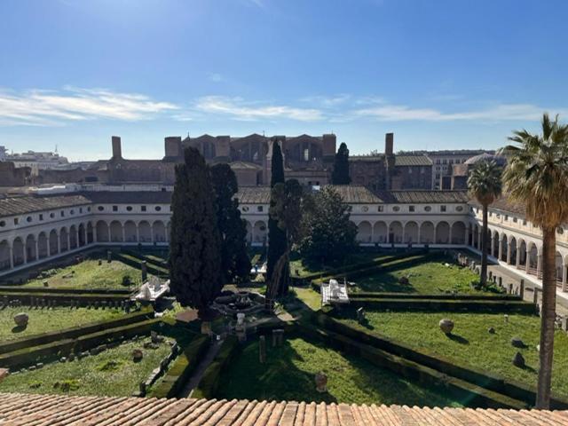MICHELANGELO SUITE TERMINI STATION camere con vista sulle Terme di Diocleziano e sul Chiostro di Michelangelo