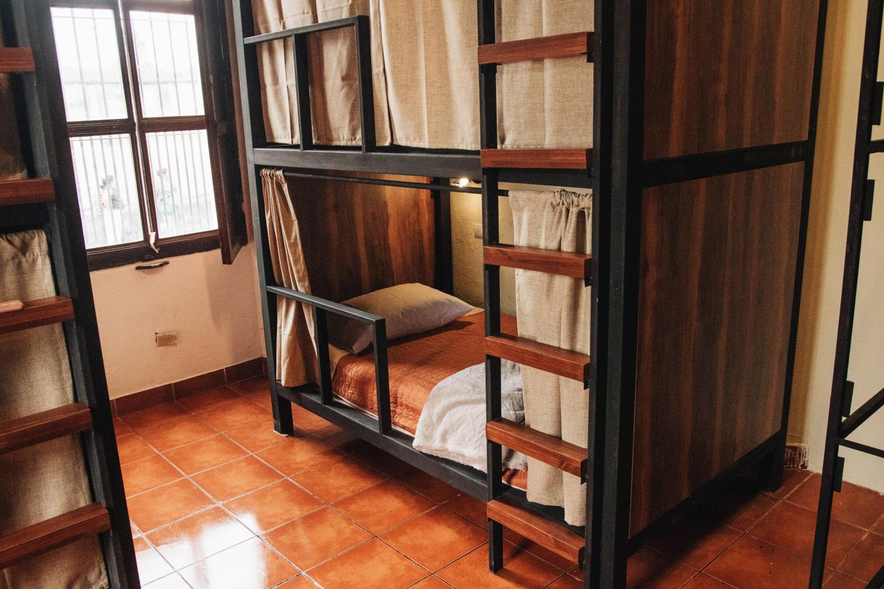 Flore Hostel