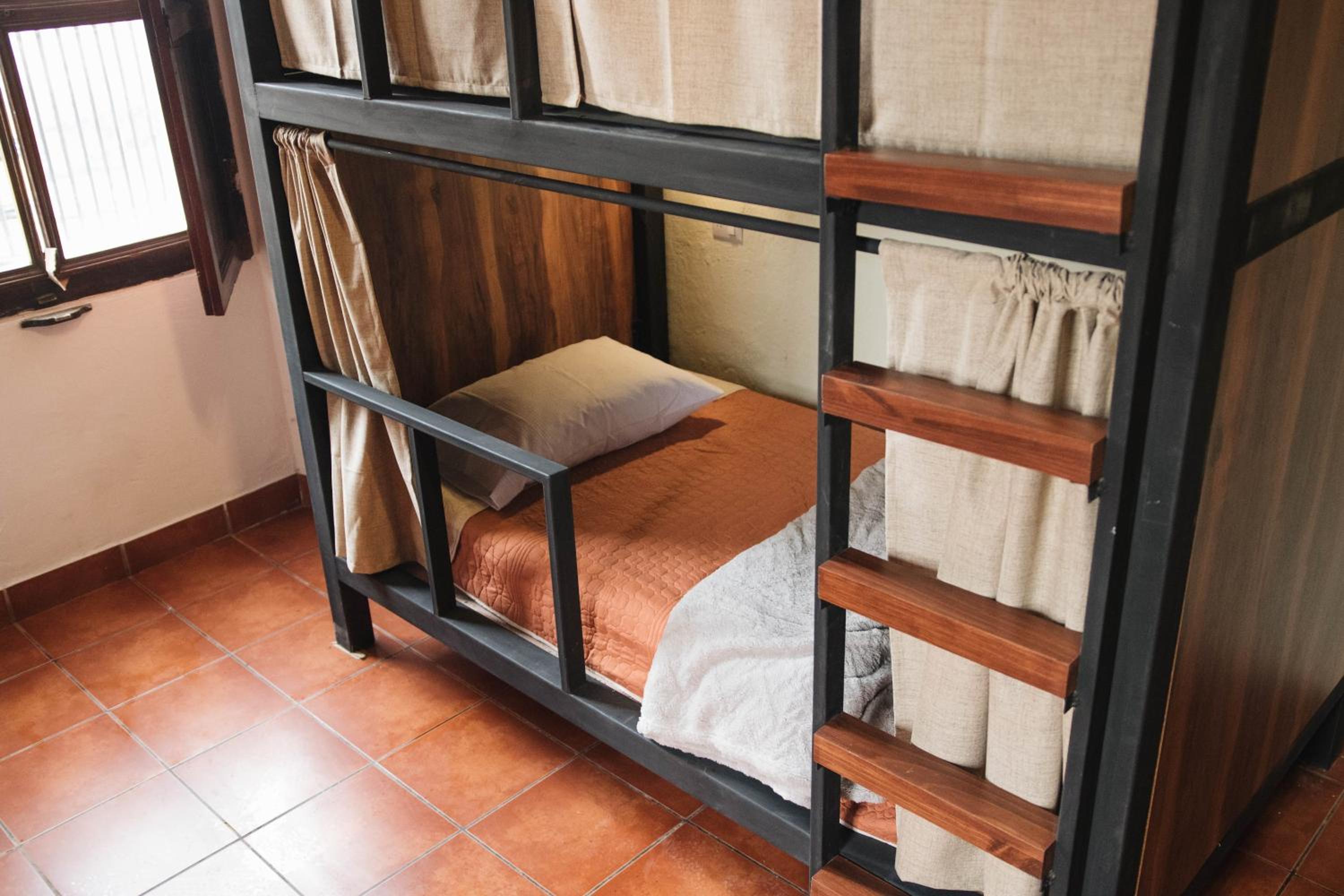 Flore Hostel