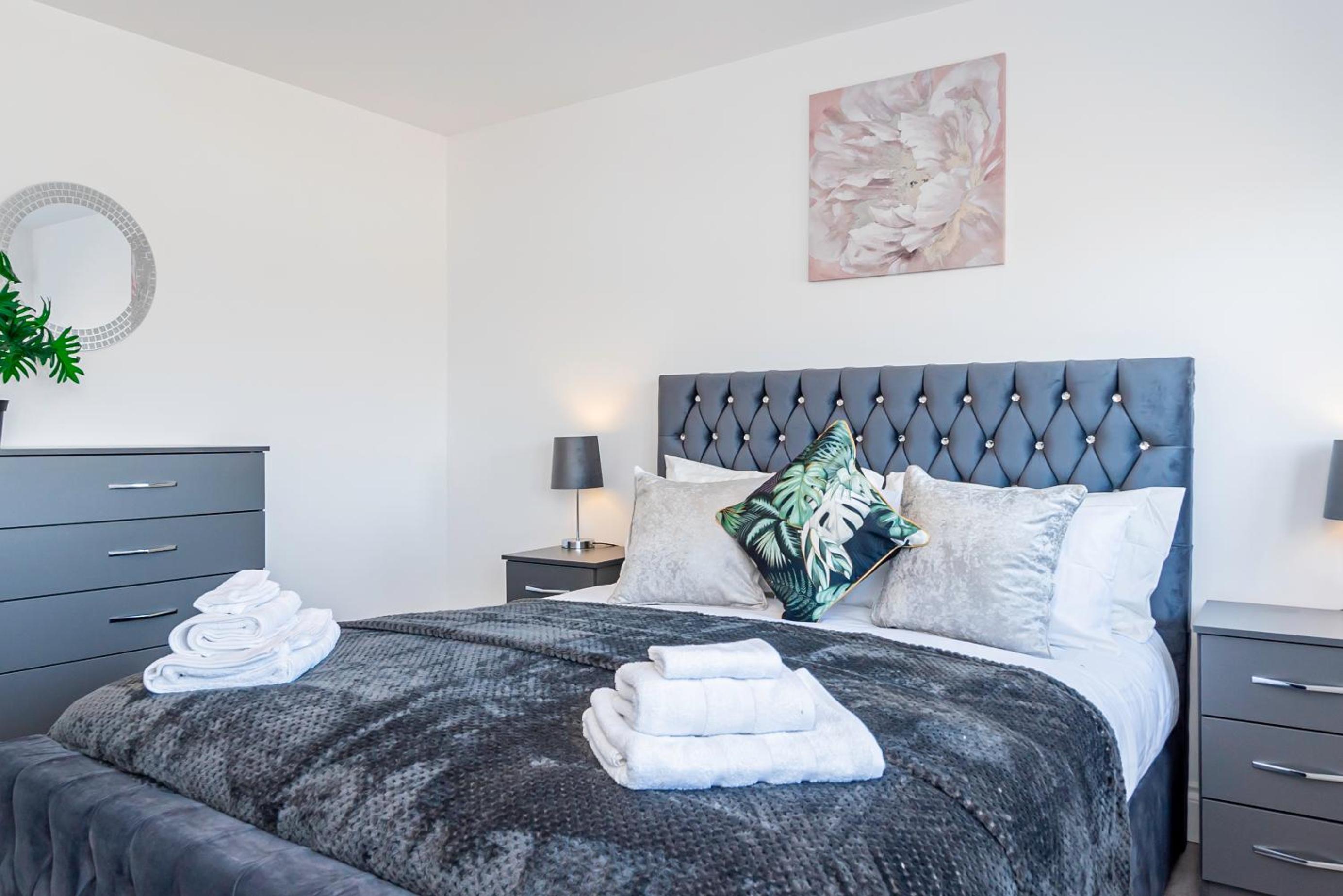 Luxury Holiday Home Free Parking By the Beach