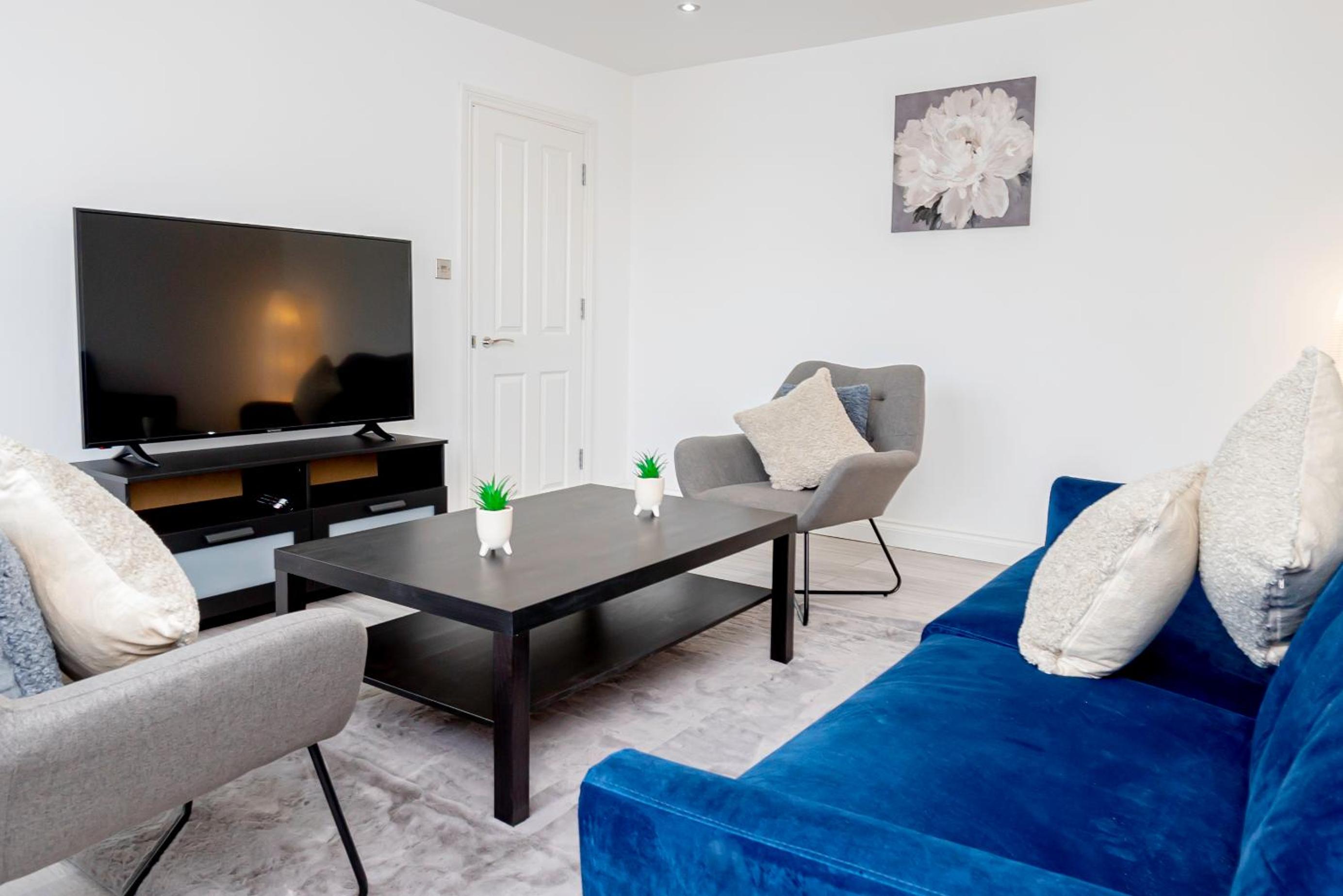 Luxury Holiday Home Free Parking By the Beach