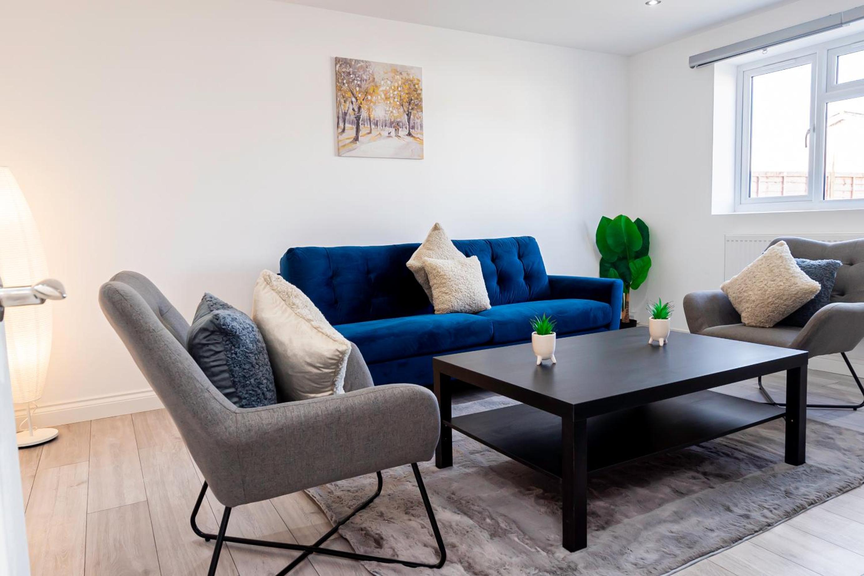 Luxury Holiday Home Free Parking By the Beach