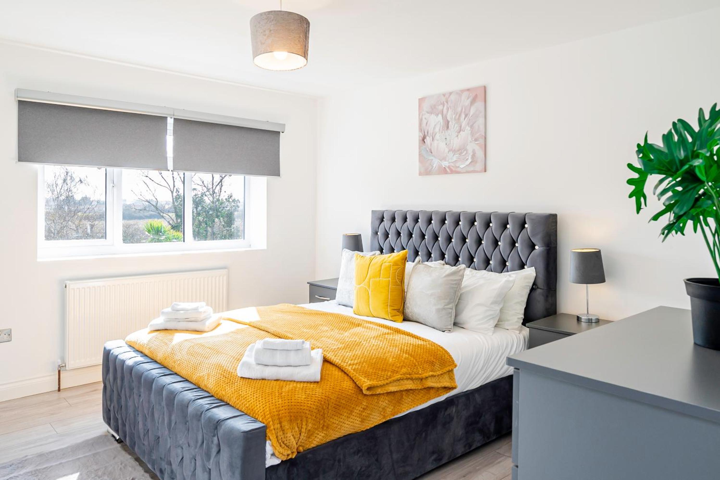 Luxury Holiday Home Free Parking By the Beach