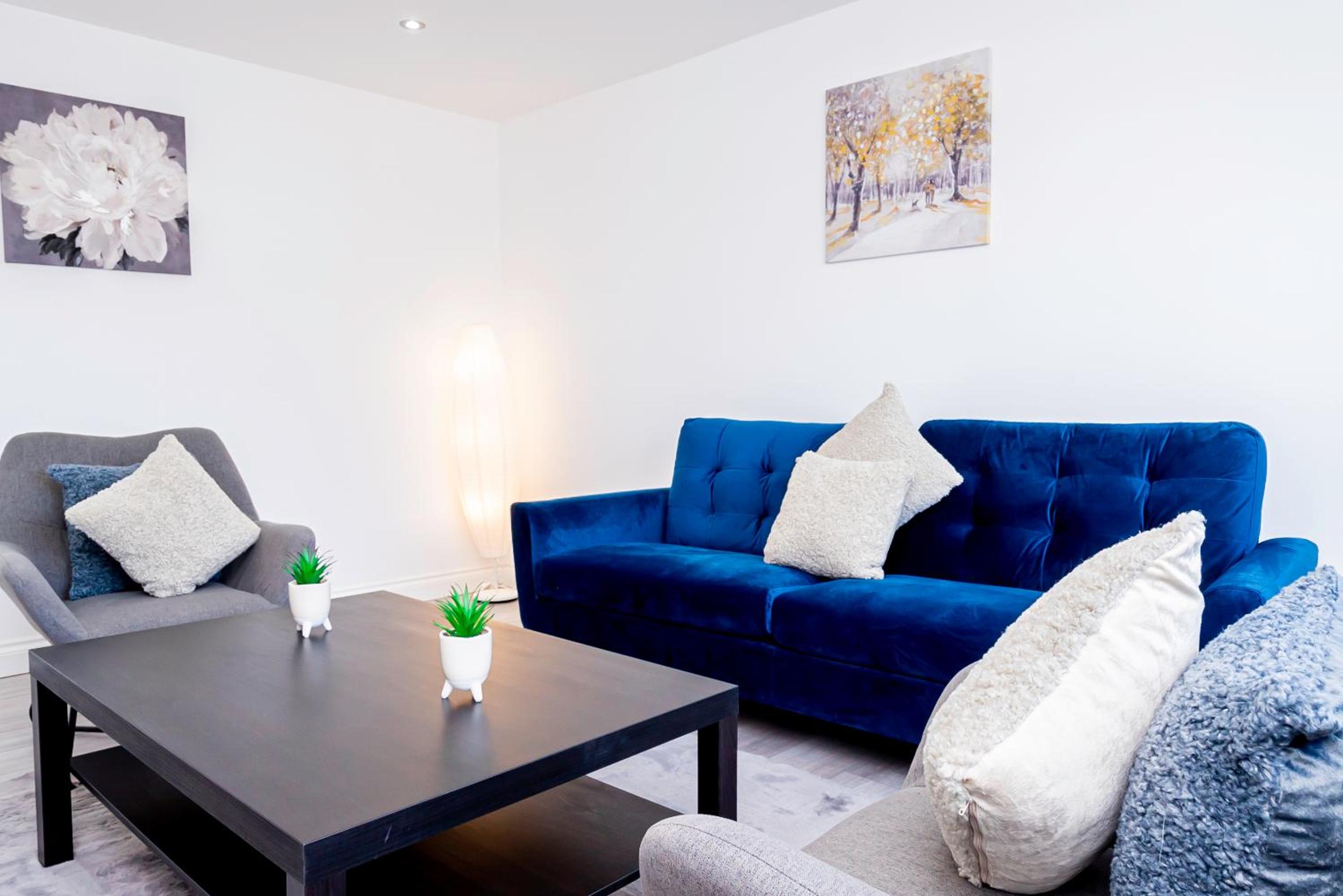 Luxury Holiday Home Free Parking By the Beach