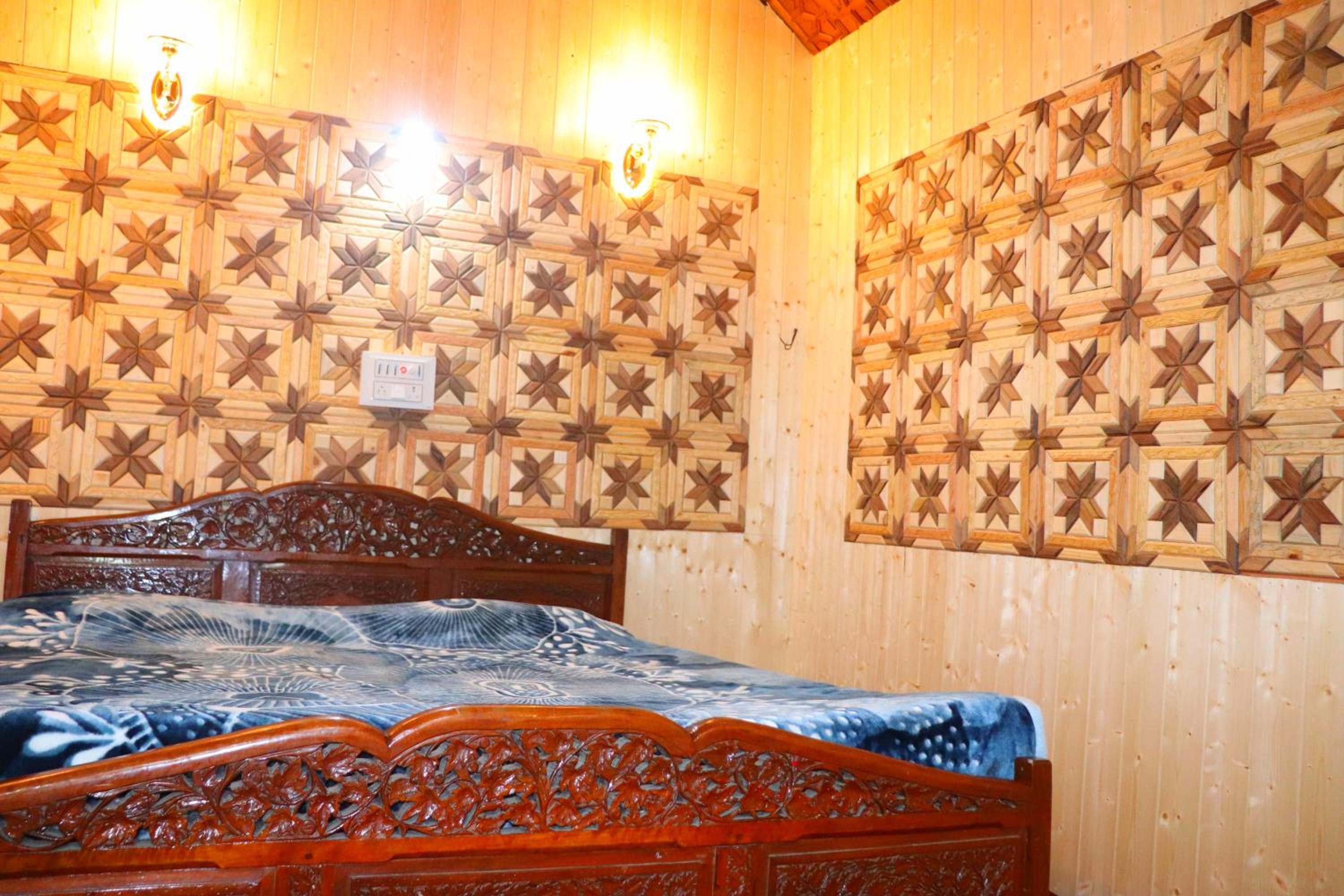 House Boat New Pala Palace