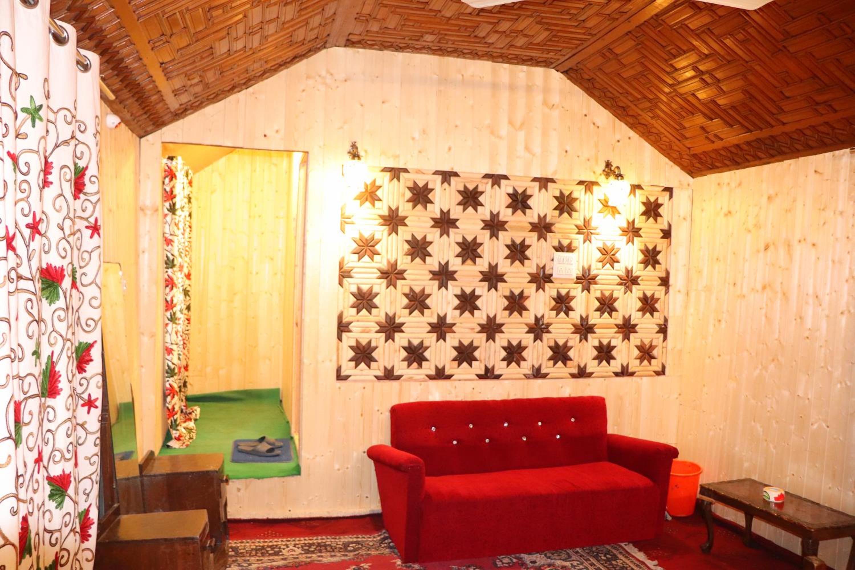 House Boat New Pala Palace
