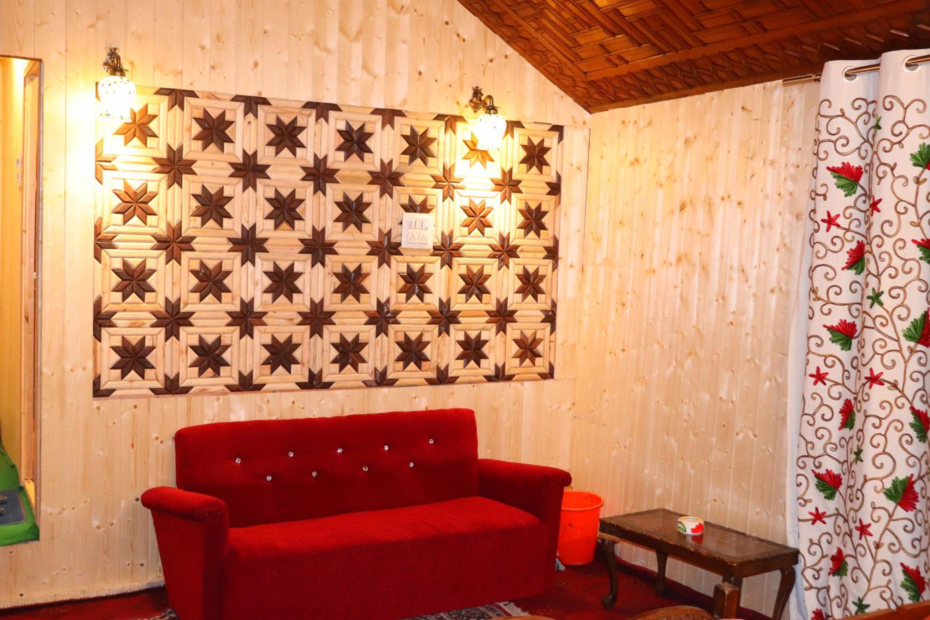 House Boat New Pala Palace