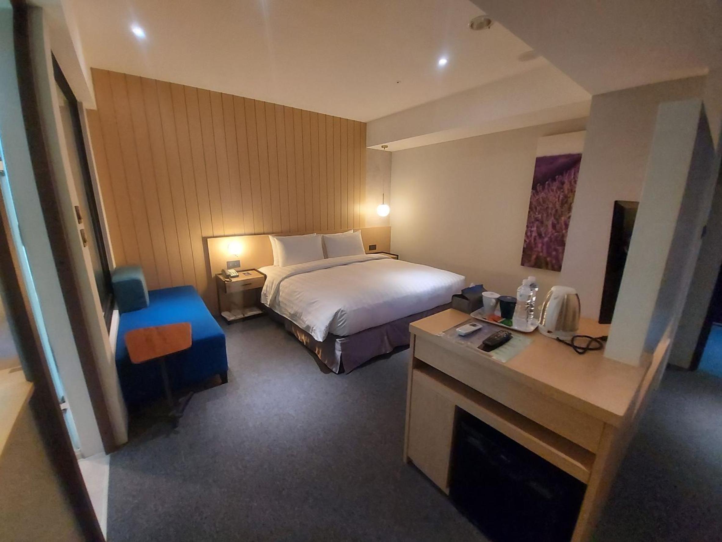 E Hotel view 3
