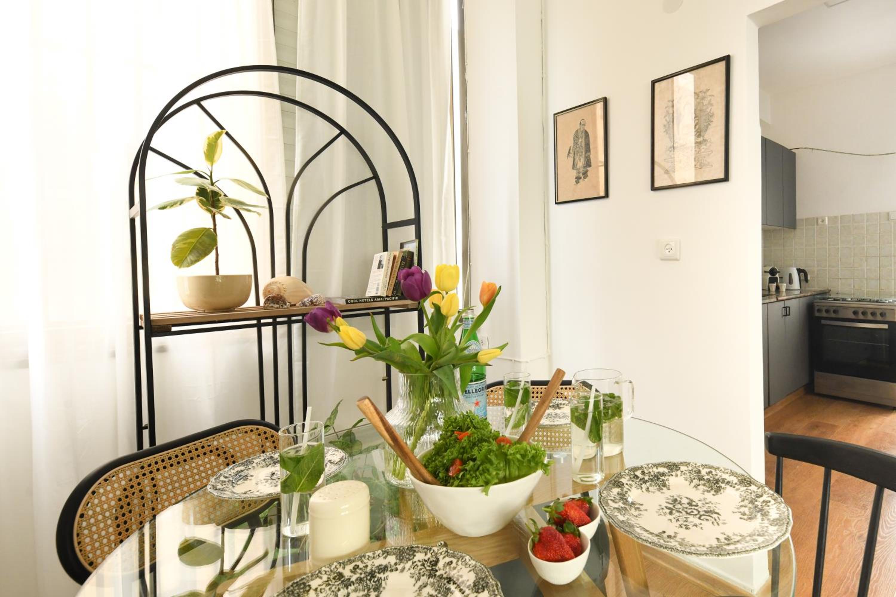 Cozy 2BR Apt w Green Oasis a 3 Min Walk from Beach and Shelter by Sea N' Rent view 4