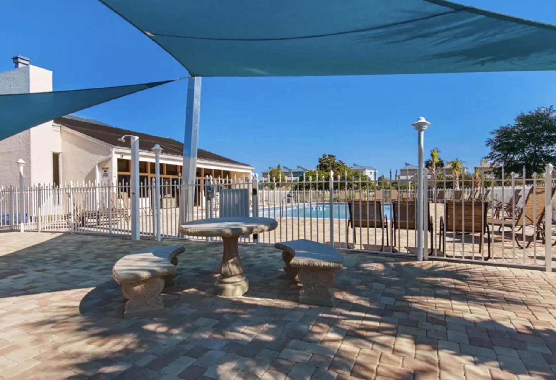 Endless Summer at The Enclave 204B Heart of Destin Location
