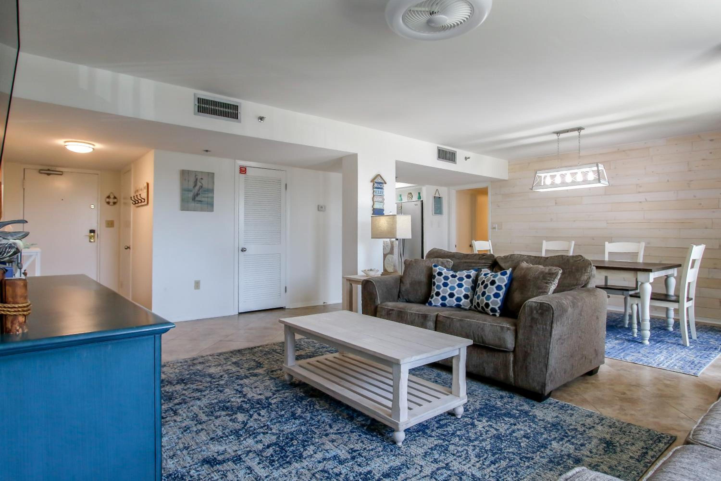 Endless Summer at The Enclave 204B Heart of Destin Location