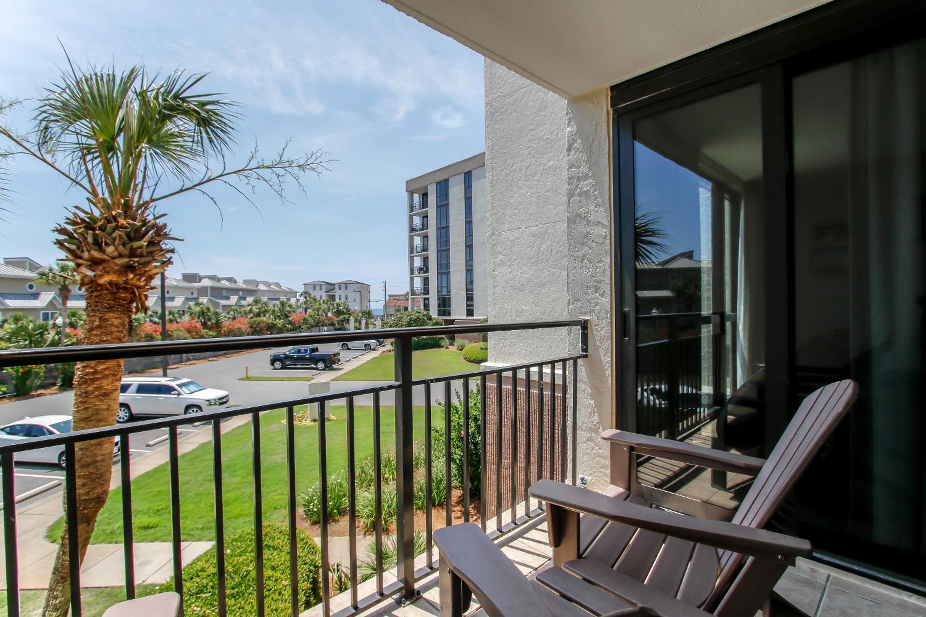 Endless Summer at The Enclave 204B Heart of Destin Location