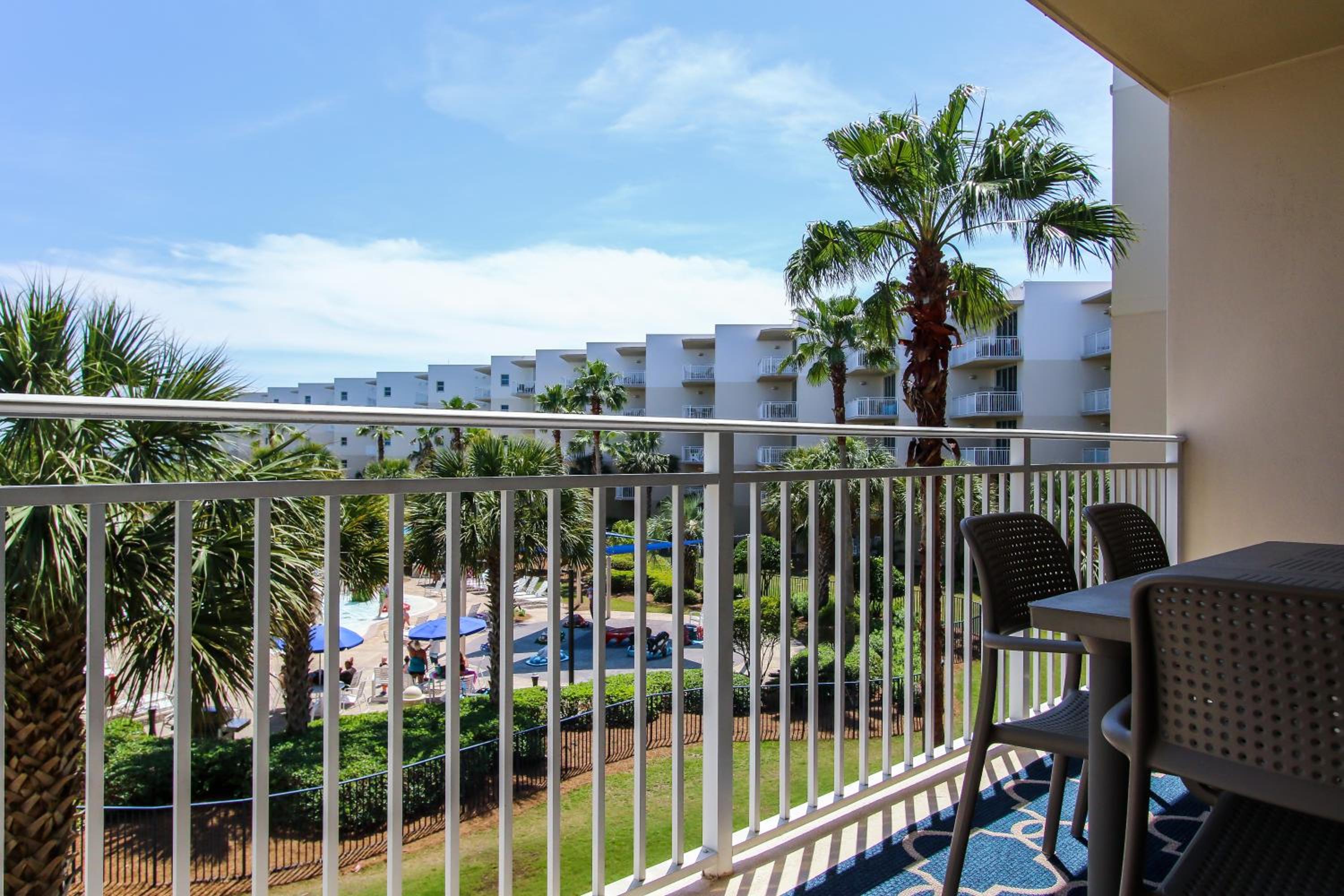 Gorgeous Overlooks The Courtyard in Classic Coastal Style Waterscape C400 view 5