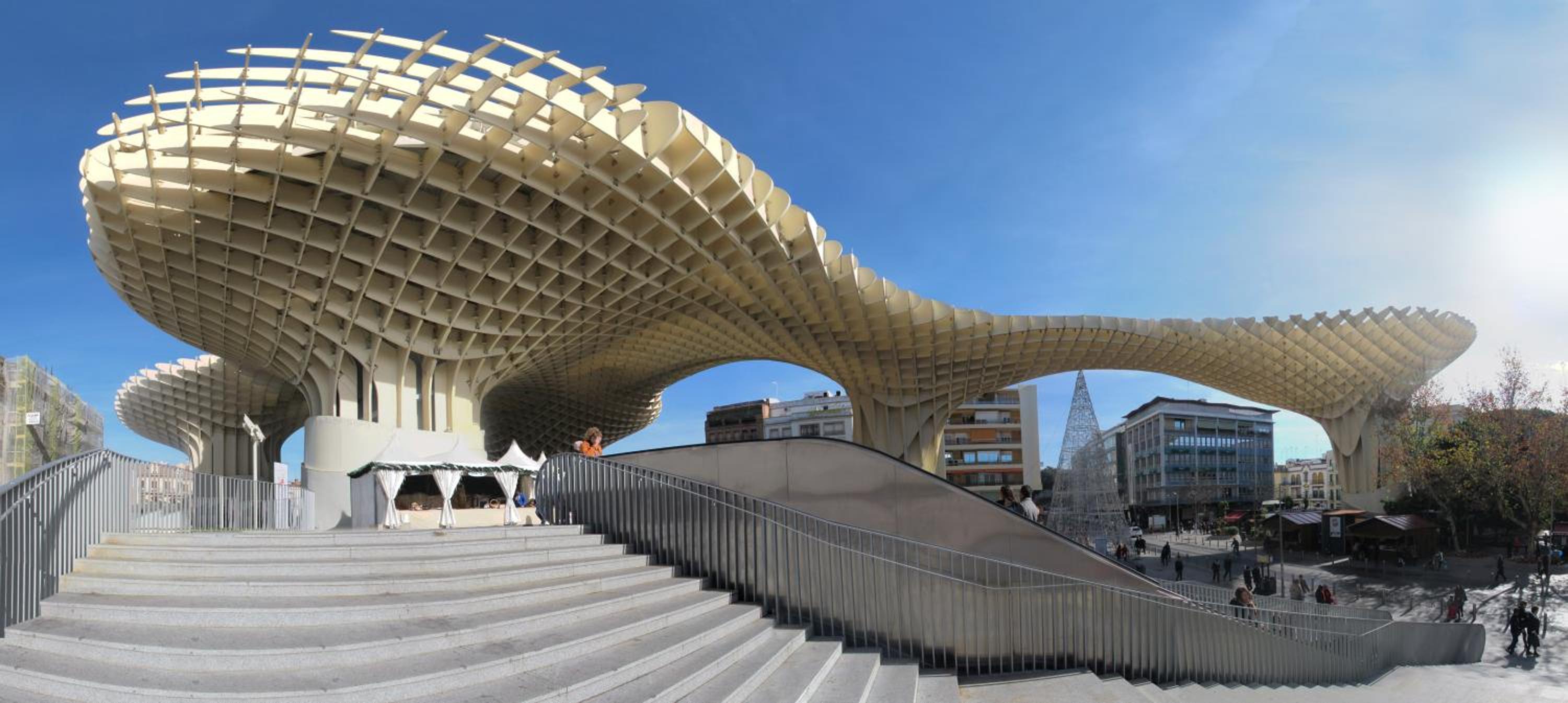Azahar Metropol Parasol, parking gratis para coches medianos