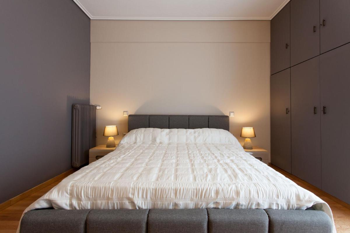 Deluxe 2 bdrm apartment in Voula