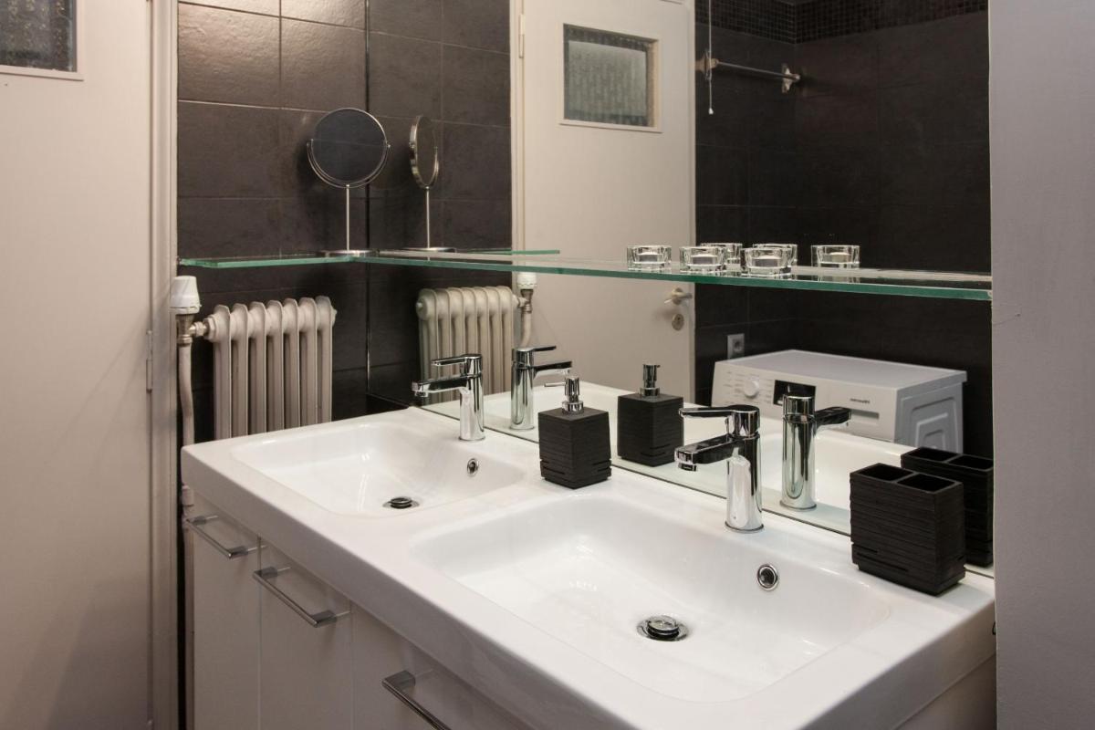 Deluxe 2 bdrm apartment in Voula