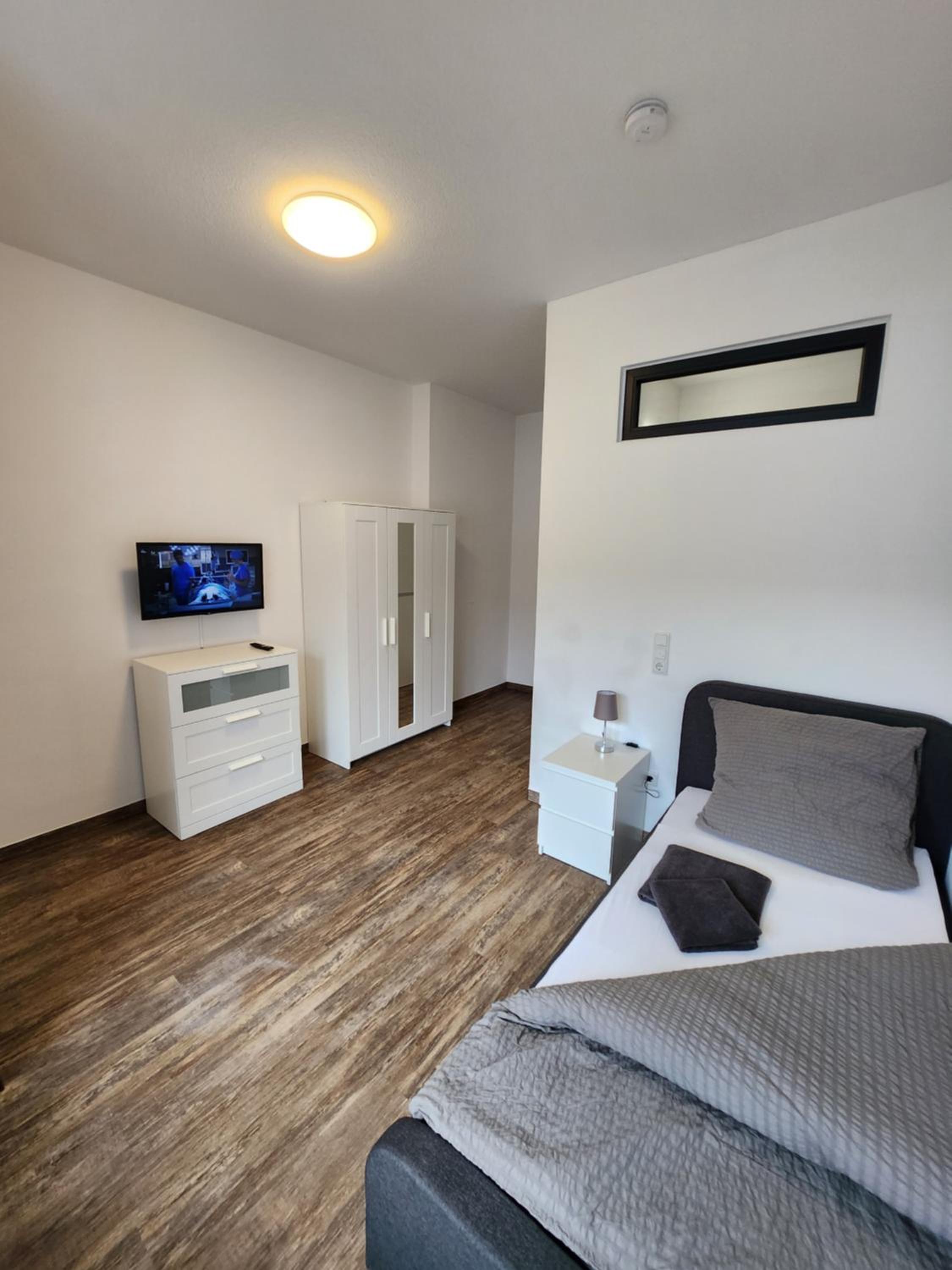 BIELEFELD CITY APARTMENTS - komfortable Einzelzimmer und Doppelzimmer - moderne Badezimmer, schnelles WLAN, Self-Check-In