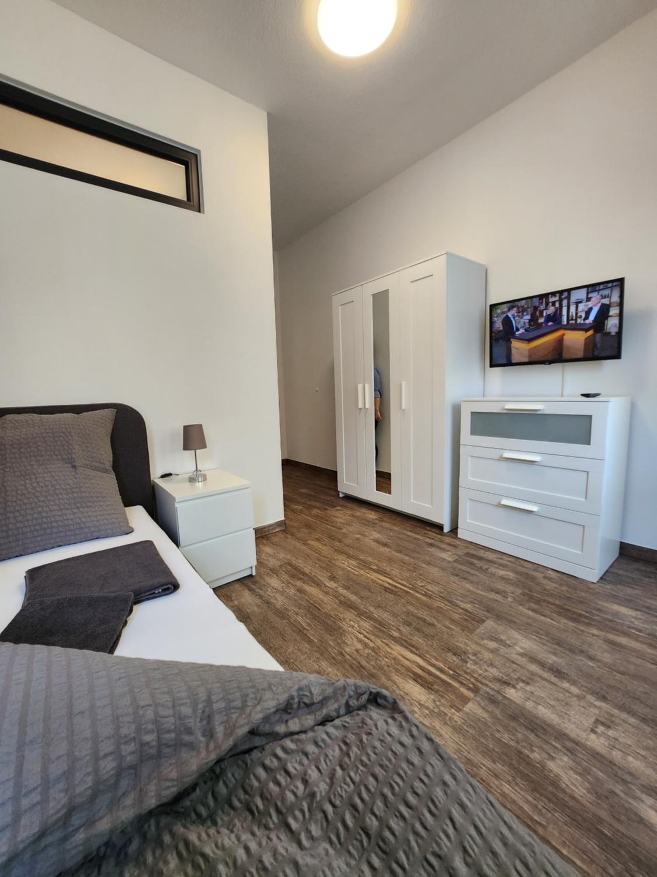 BIELEFELD CITY APARTMENTS - komfortable Einzelzimmer und Doppelzimmer - moderne Badezimmer, schnelles WLAN, Self-Check-In