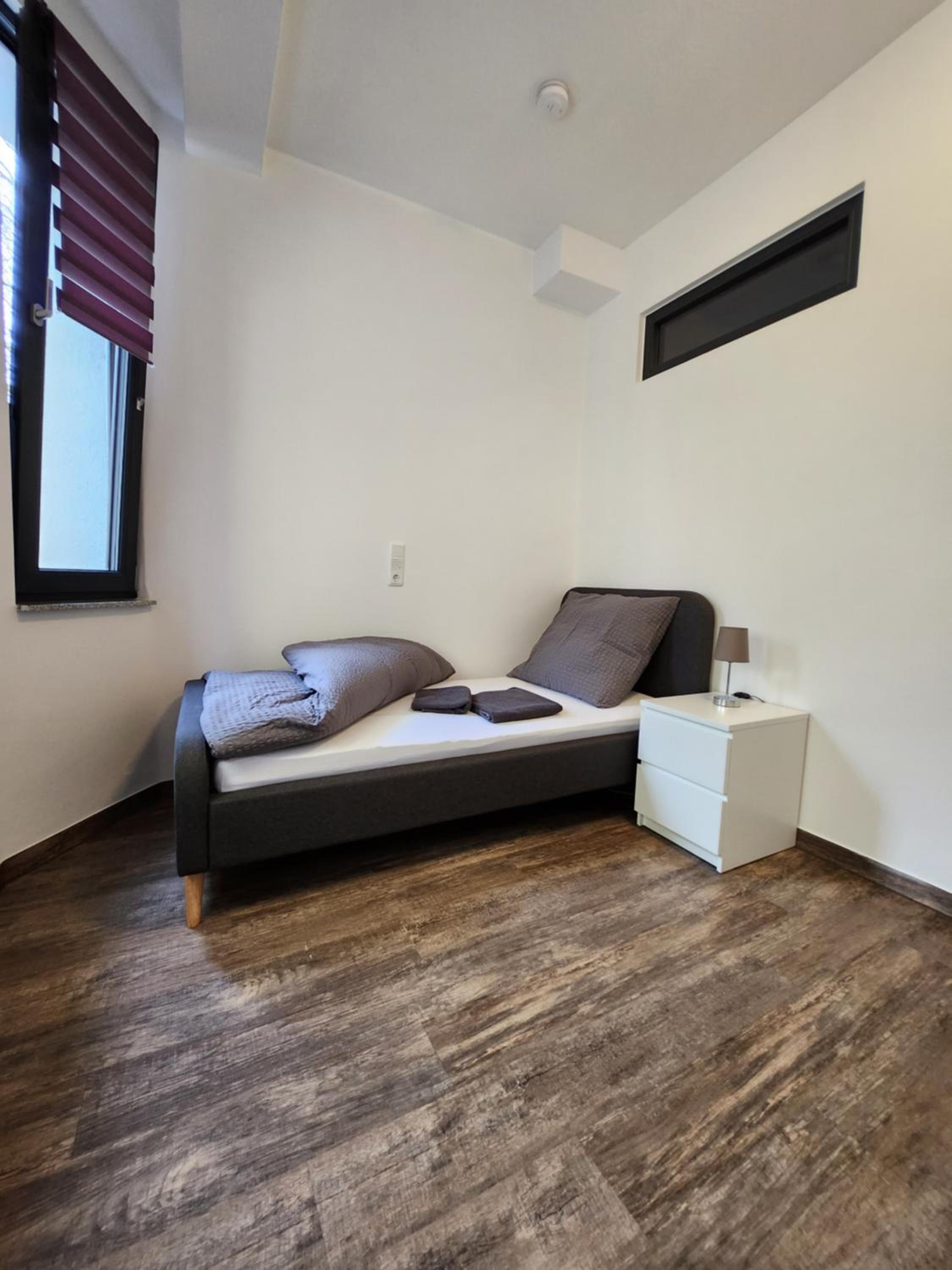 BIELEFELD CITY APARTMENTS - komfortable Einzelzimmer und Doppelzimmer - moderne Badezimmer, schnelles WLAN, Self-Check-In