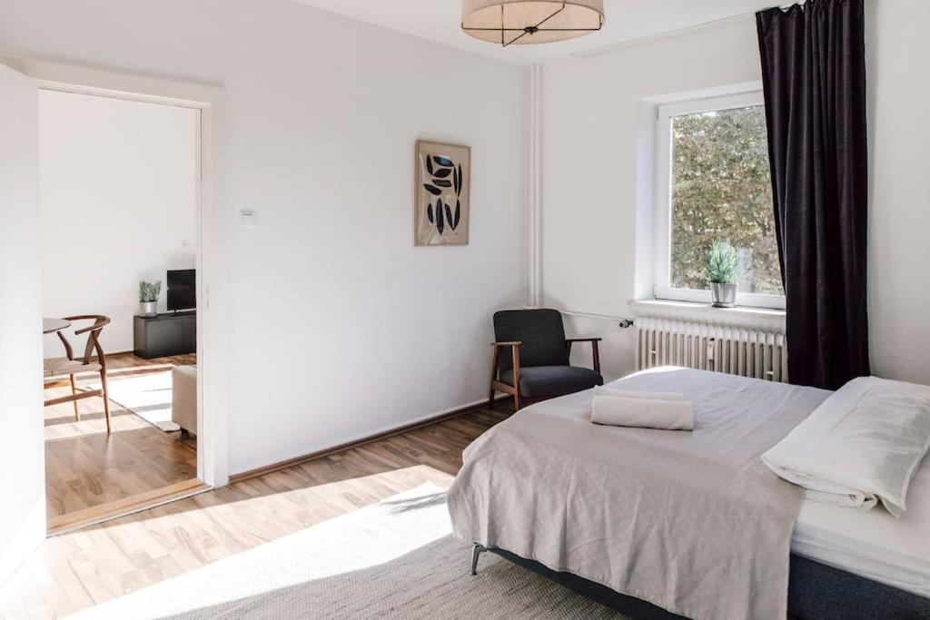 Komplett neu: 2-Zi zentral im Altbau. 24h-Checkin