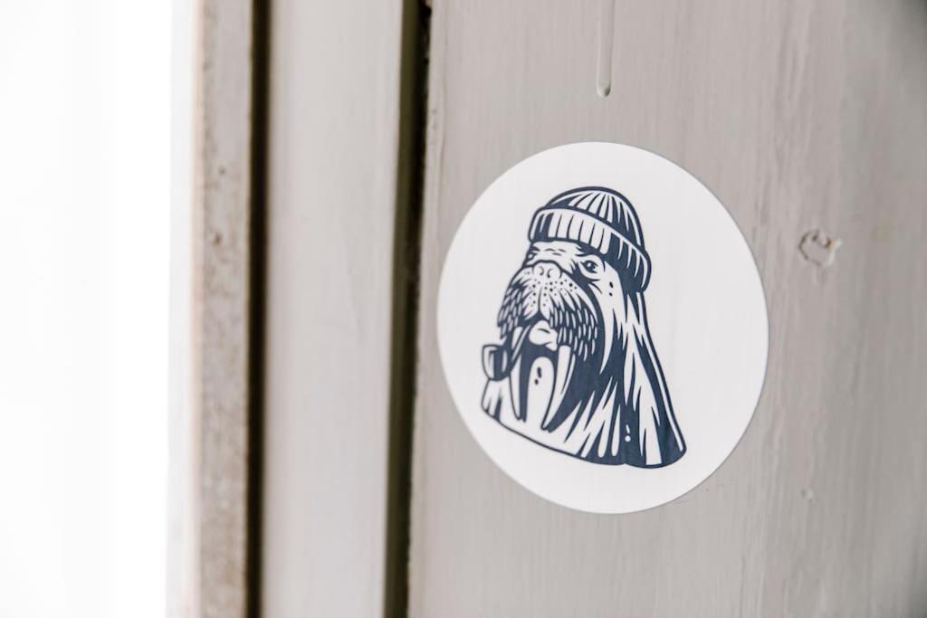 Komplett neu: 2-Zi zentral im Altbau. 24h-Checkin