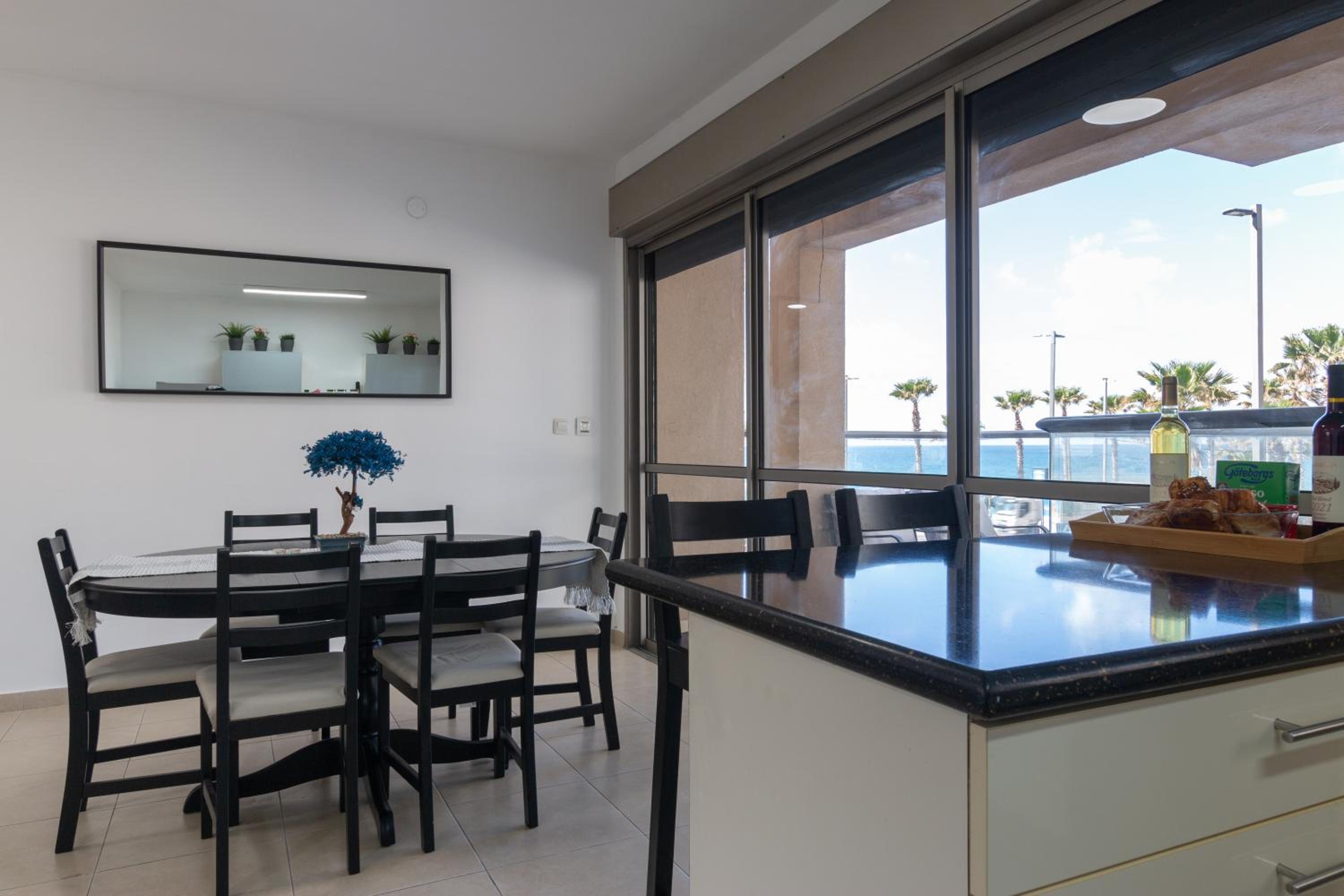 Beachfront Apt W Sea View & Parking l Mamad view 5