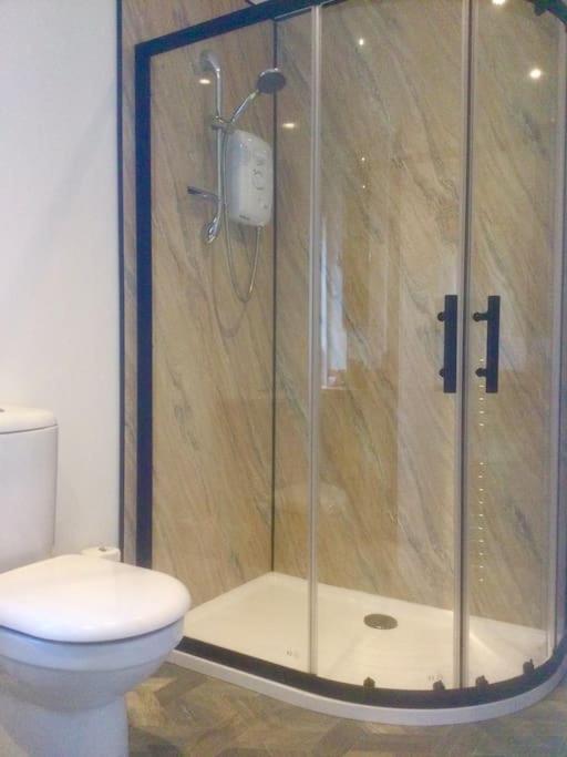 HENWICK HOUSE Beautiful flat,Private parking, short walk to town