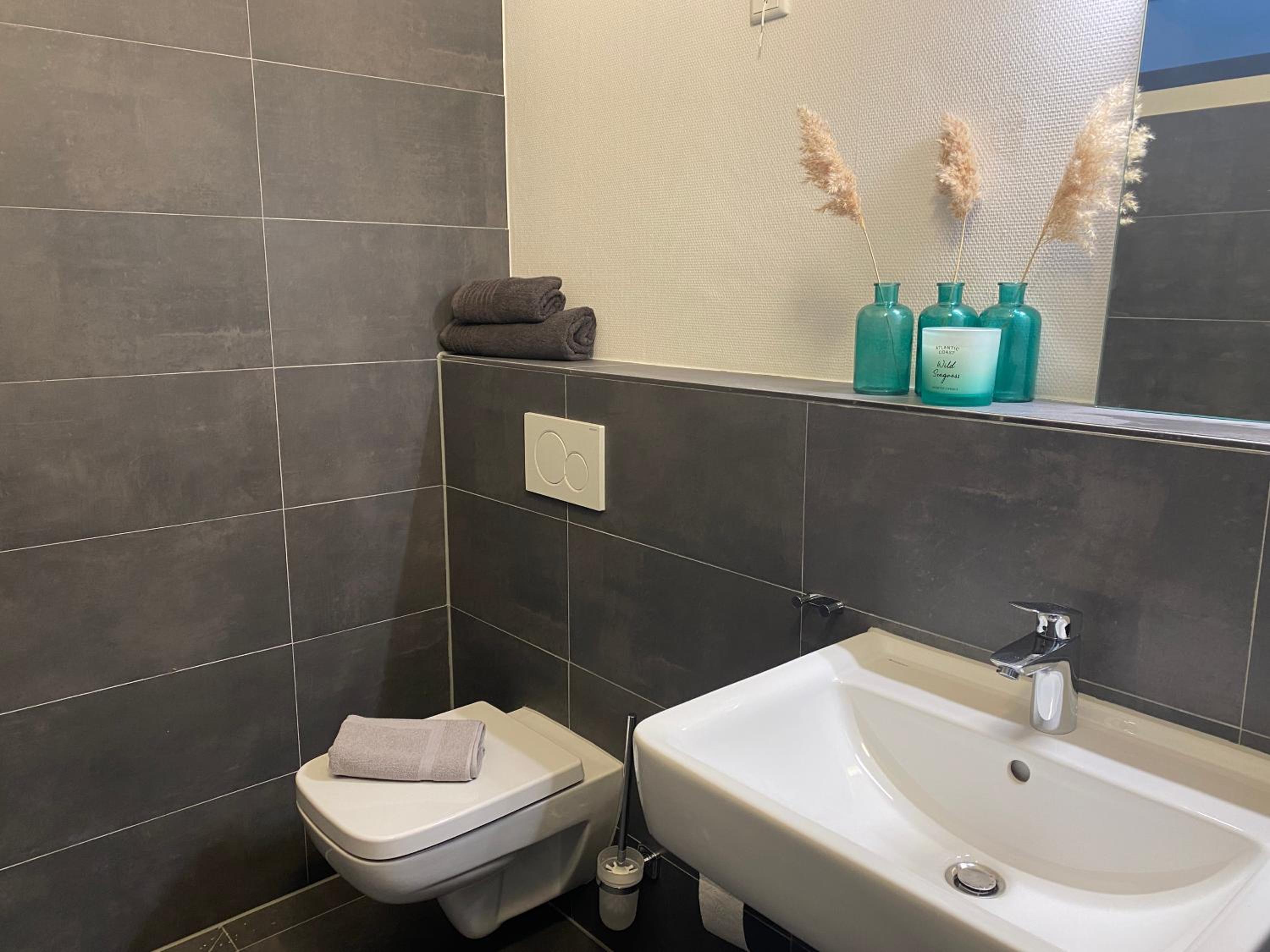 BIELEFELD CITY APARTMENTS - komfortable Einzelzimmer und Doppelzimmer - moderne Badezimmer, schnelles WLAN, Self-Check-In